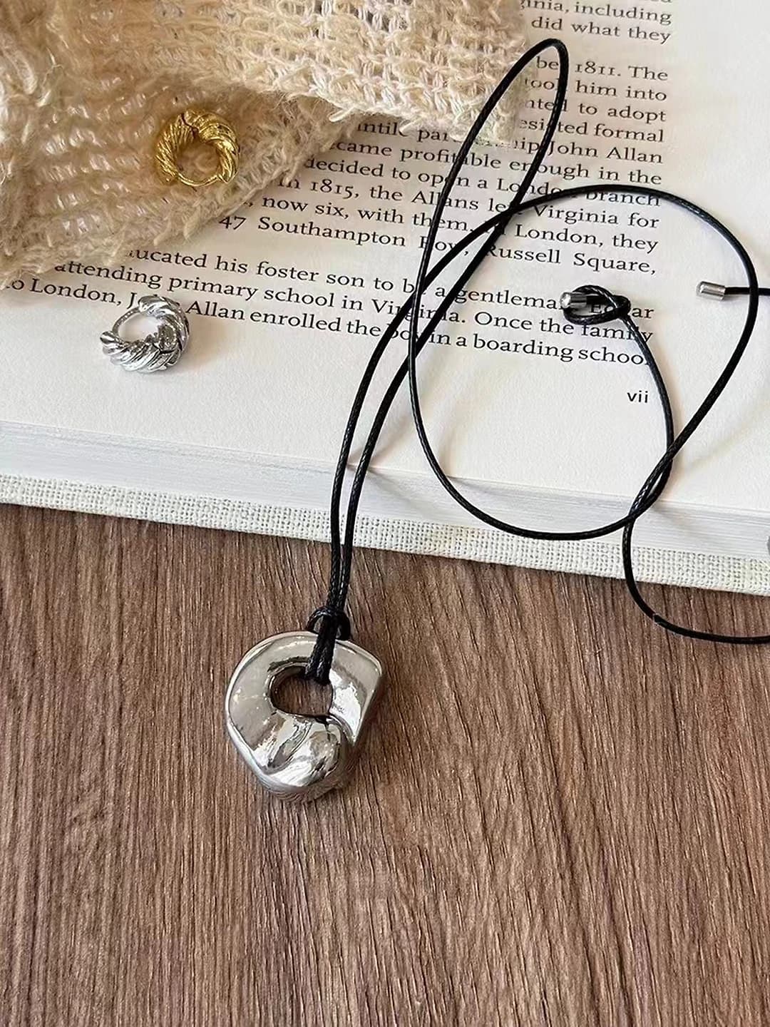 Silver irregular necklace