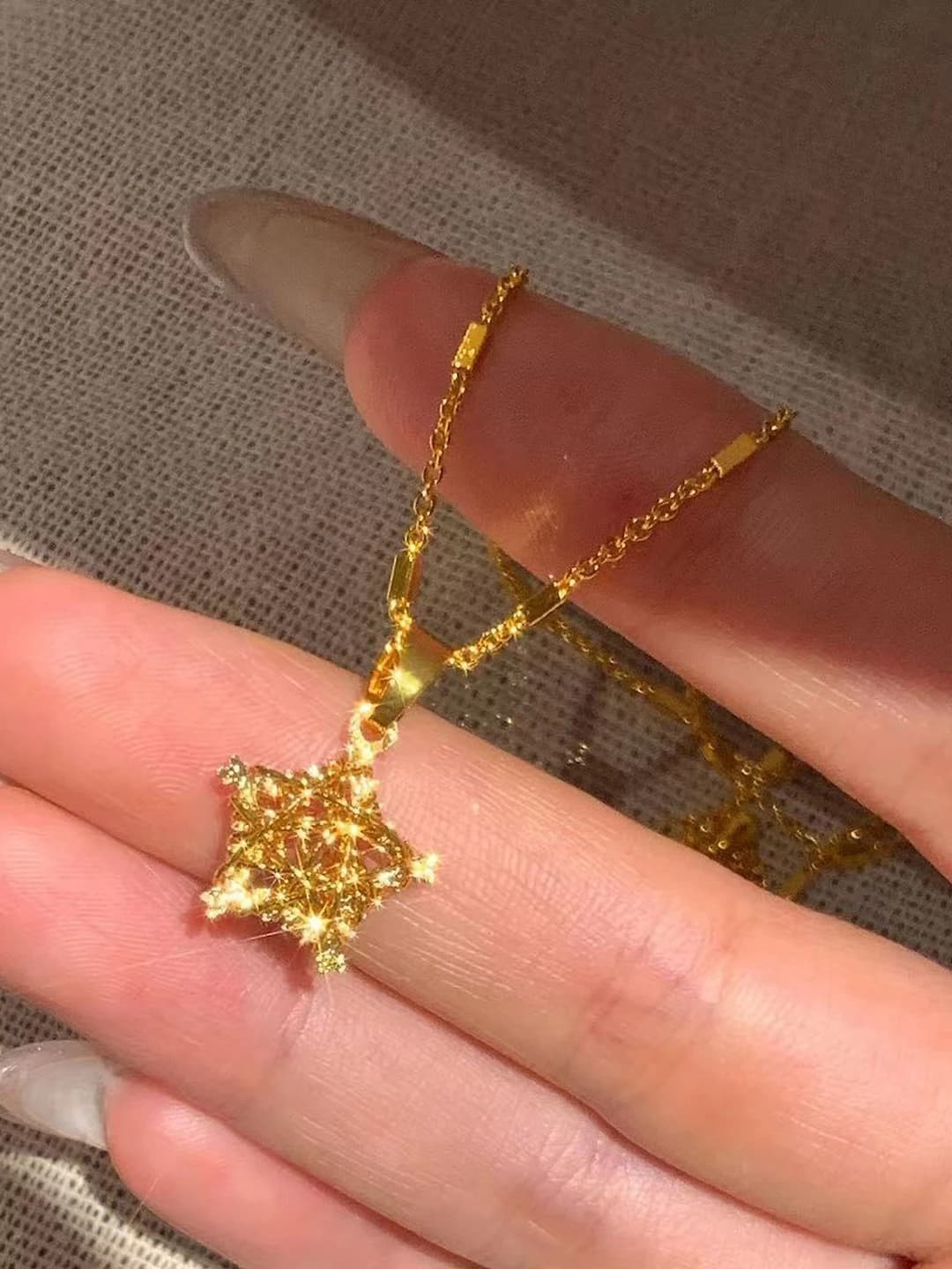Women's gold star pendant necklace in Korean style