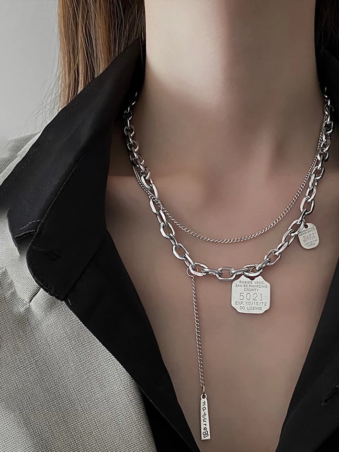 Women's two-layer geometric pendant chain in titanium steel