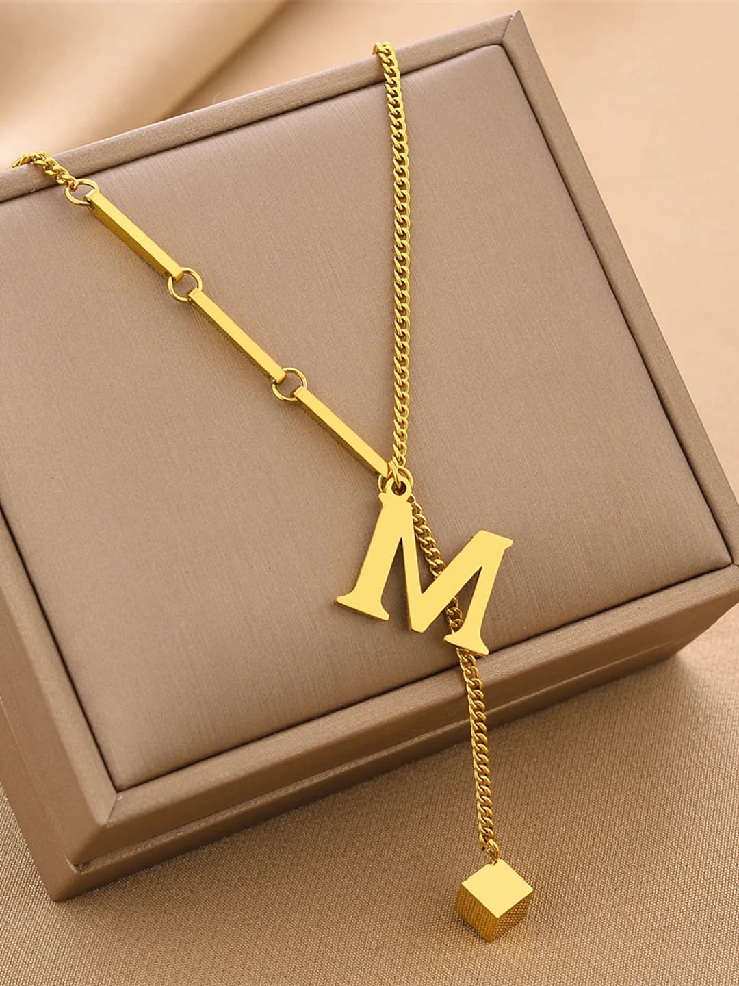 8847-Gold letter M