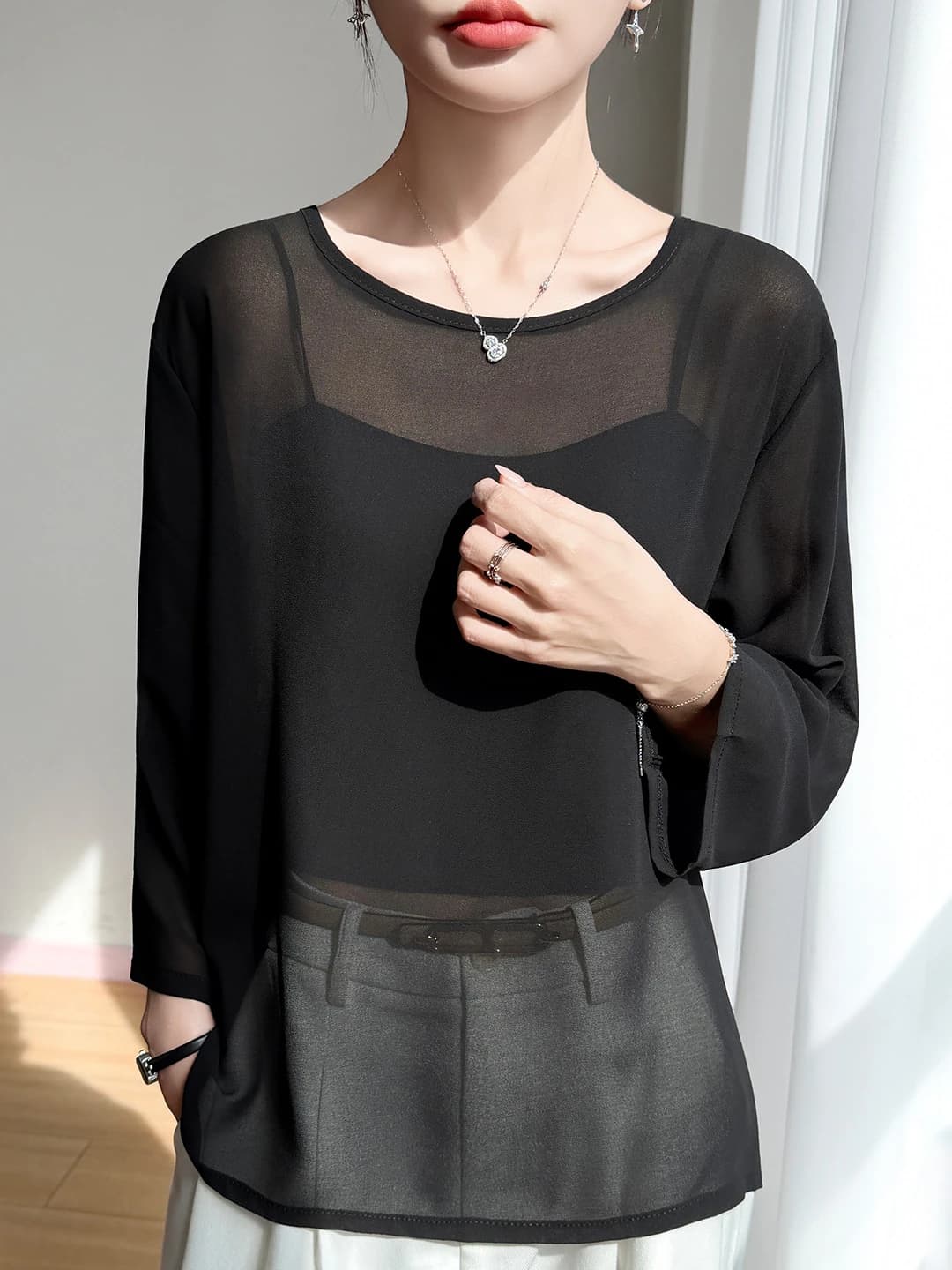 Ayollar uchun 2026 bahor-yoz uch chorak yengli, dumaloq yoqali, bo'sh (oversize) yupqa bir rangli chiffon longsliv