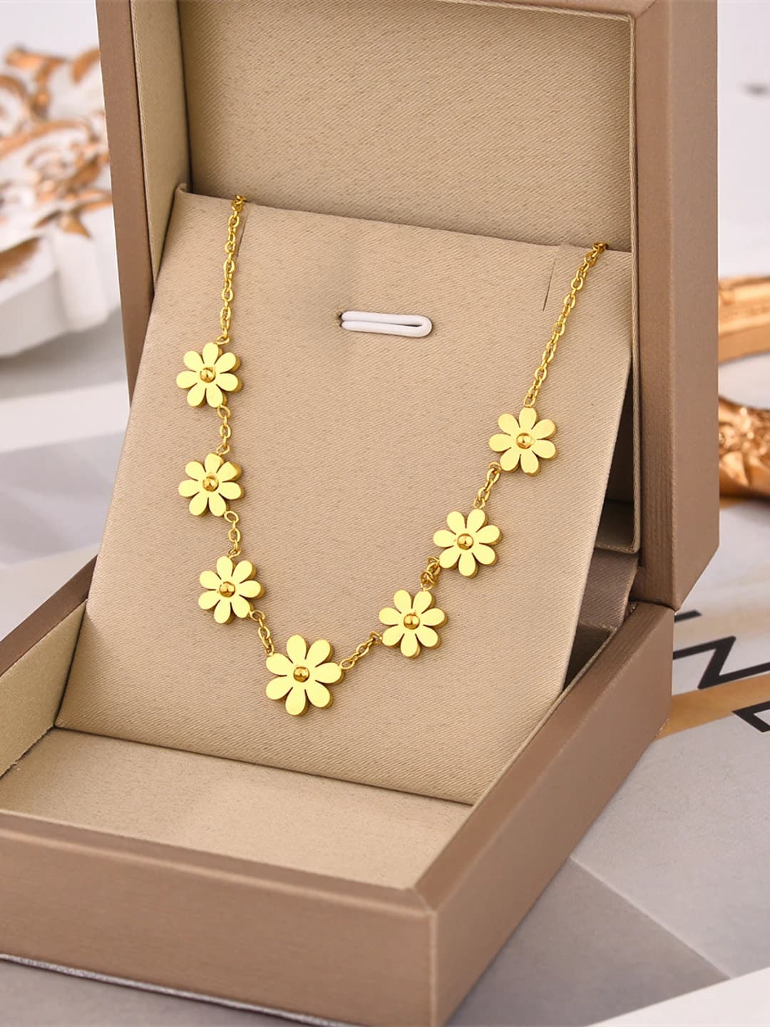 8938-Gold
