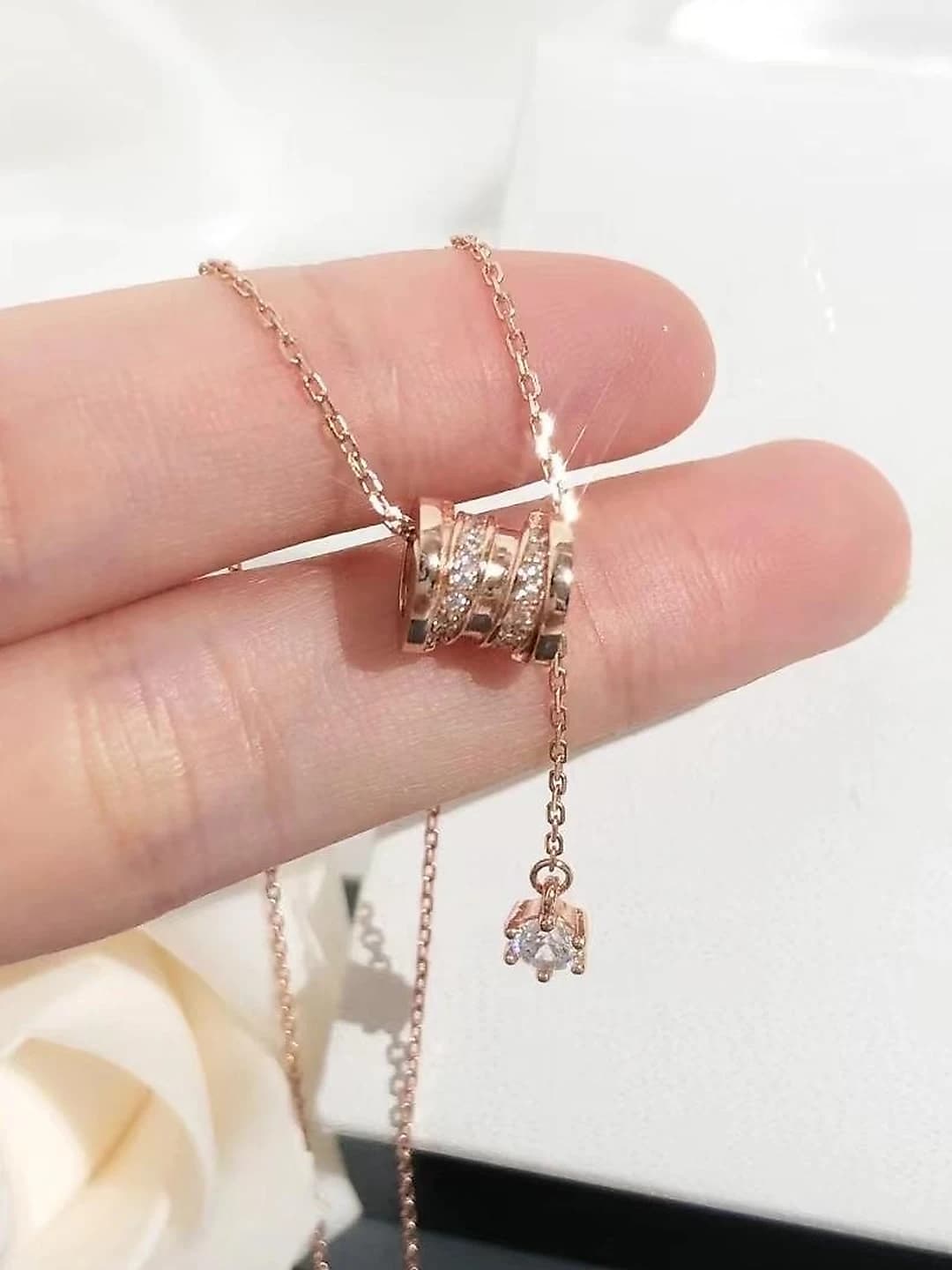 Women's geometric pendant necklace with beads and crystals in cold ins style