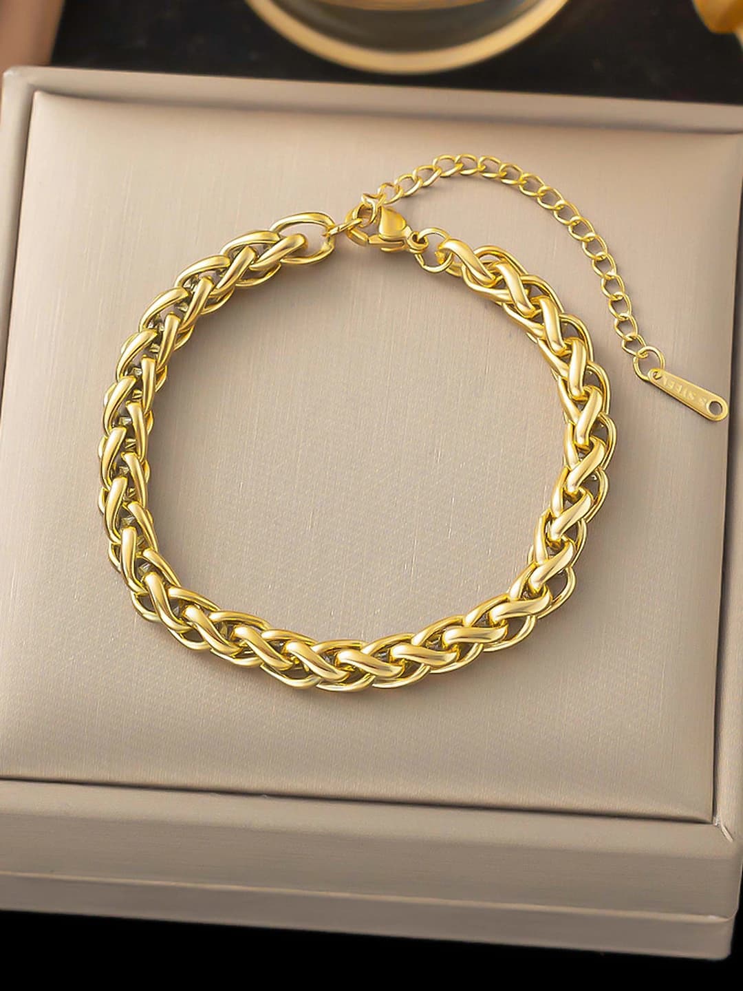 Flower basket chain, gold