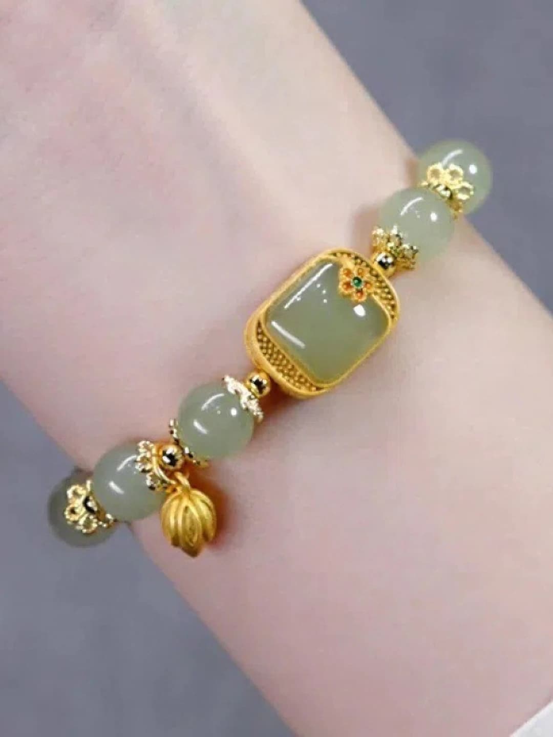 Yashil to'rtburchak lotus bracelet