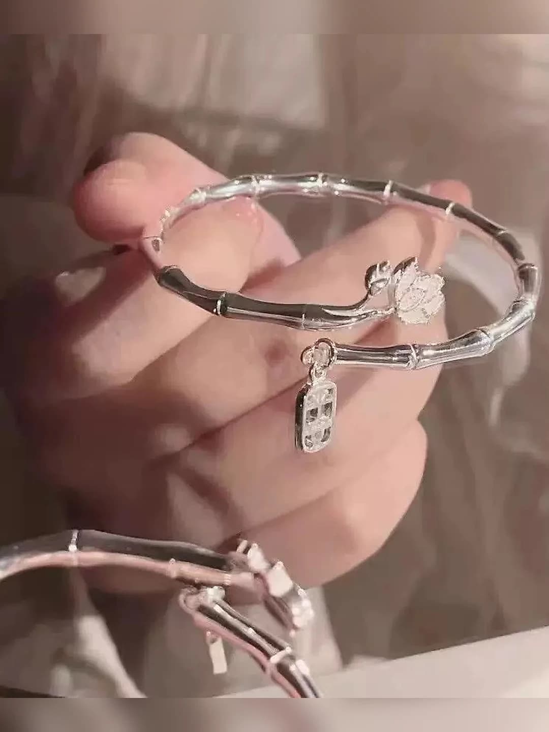 M69 [Safe bamboo lotus bangle]
