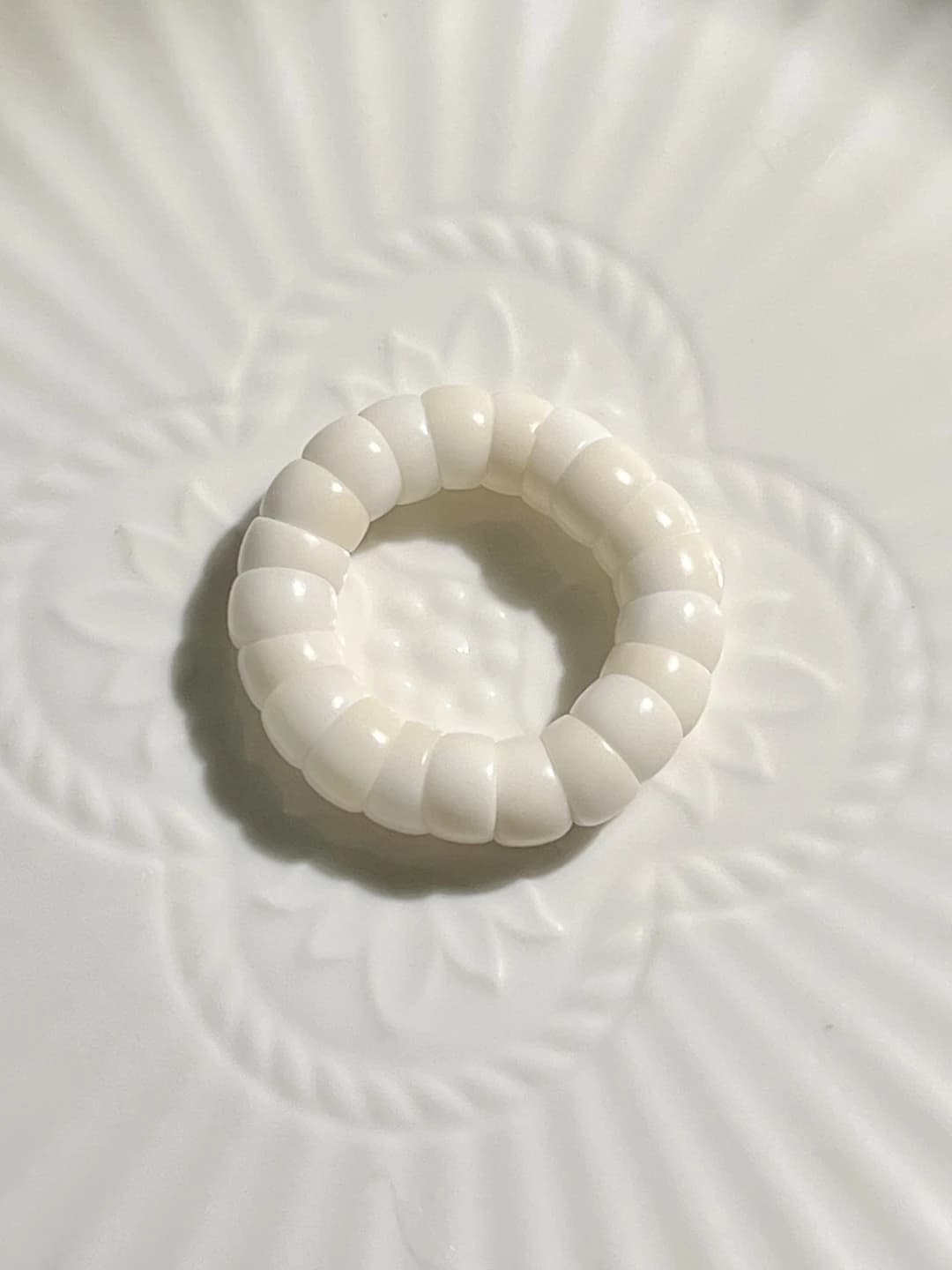 Oq jade, qo'l bilan burilgan, 9mm