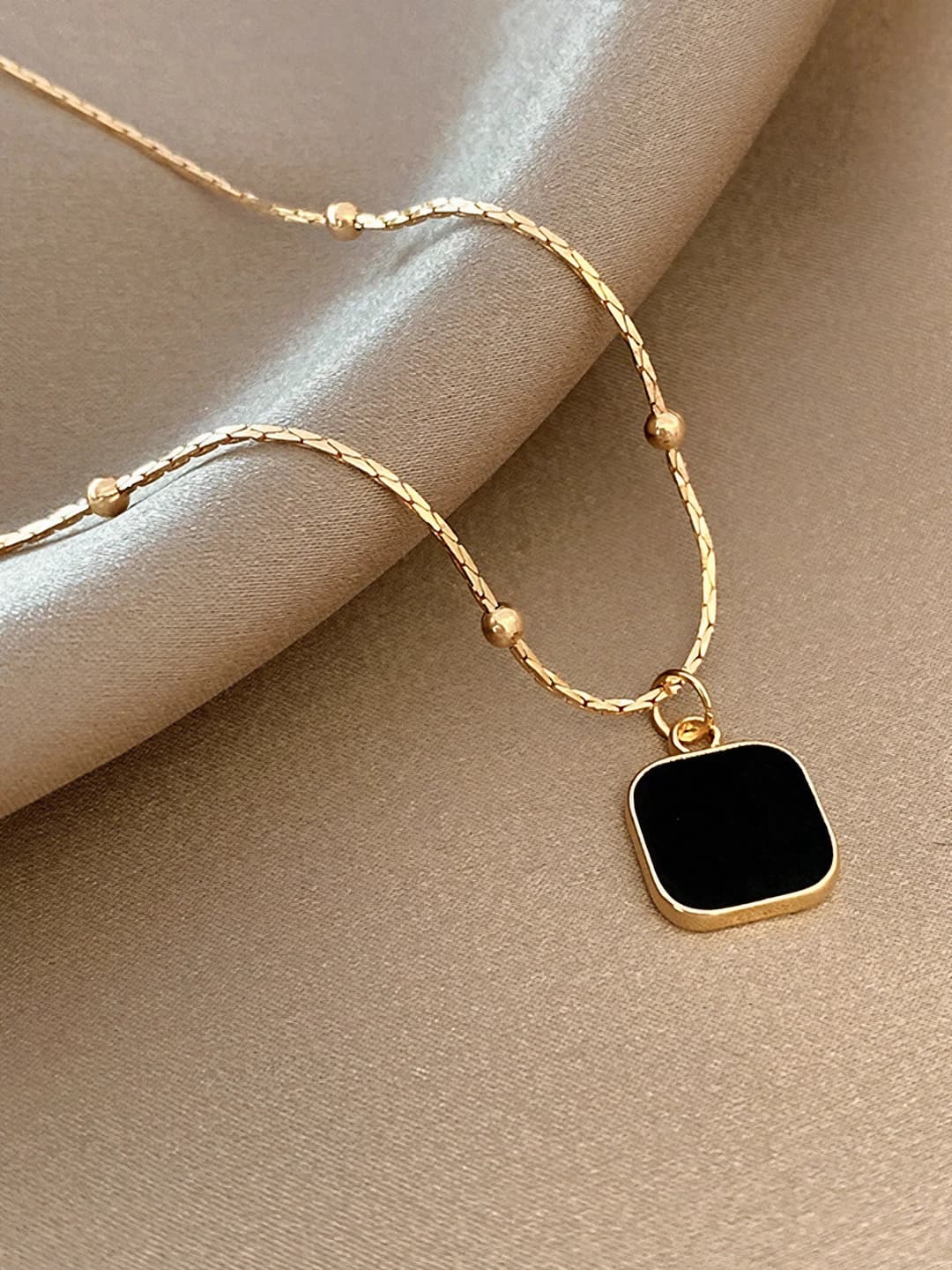 Simple black square - Gold