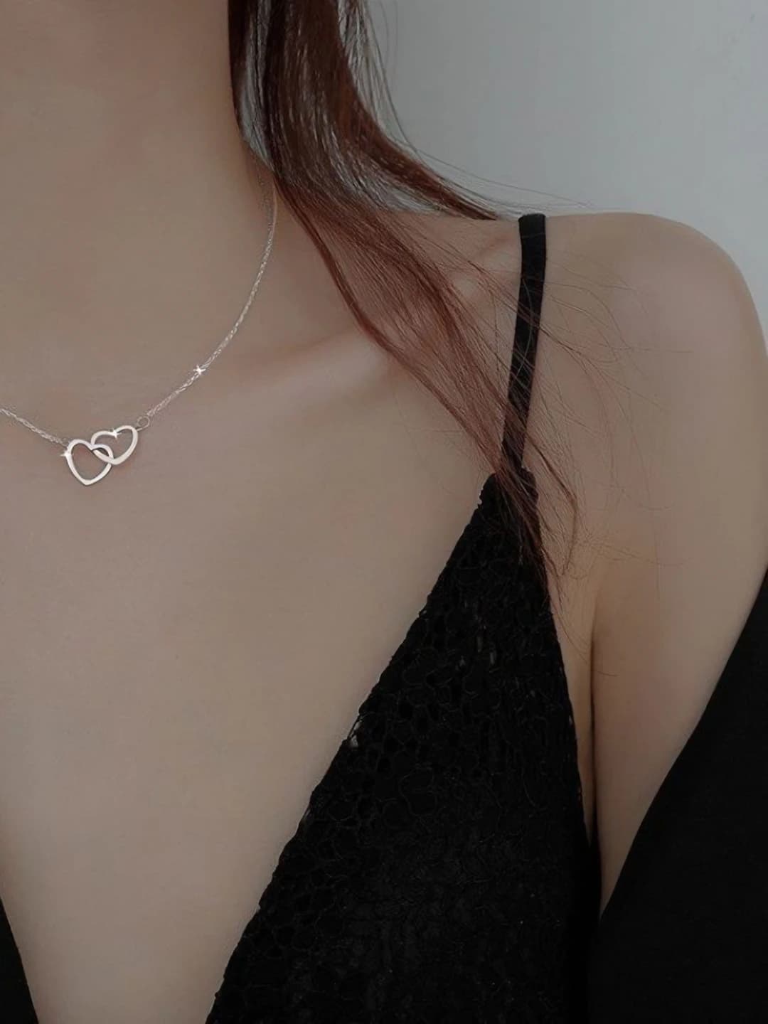 Серебряное ожерелье с двумя сердцами