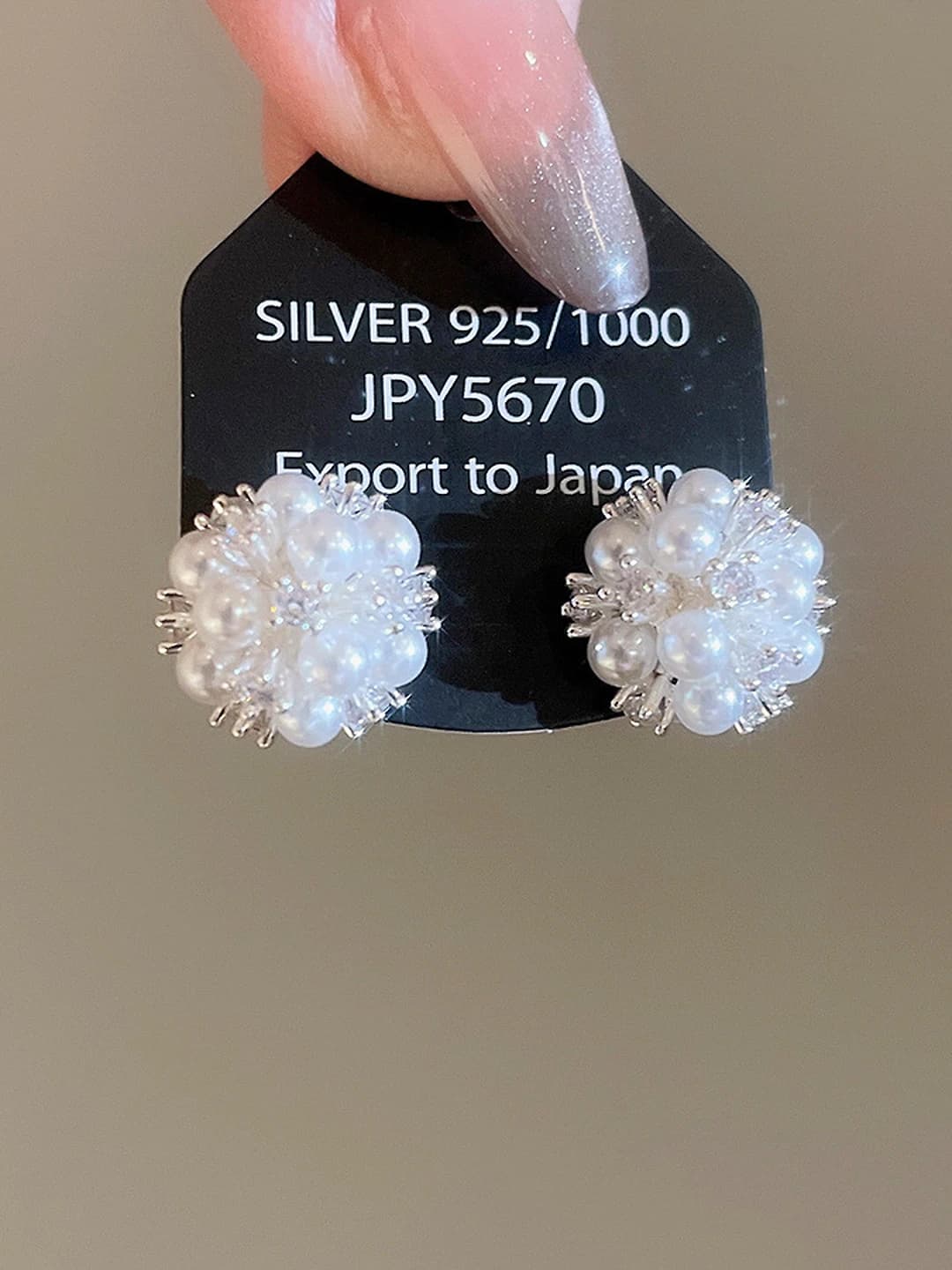 39# Silver post - Silver - White