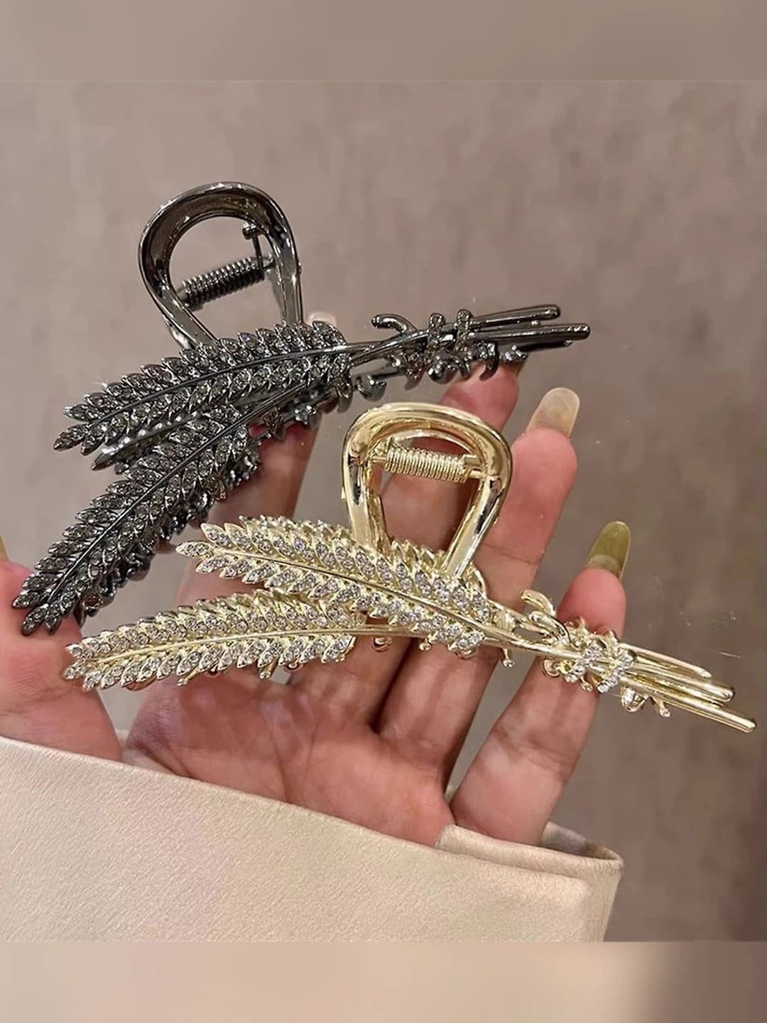 Women's hair clips and combs: large metal wheat ear claw clips in OL style