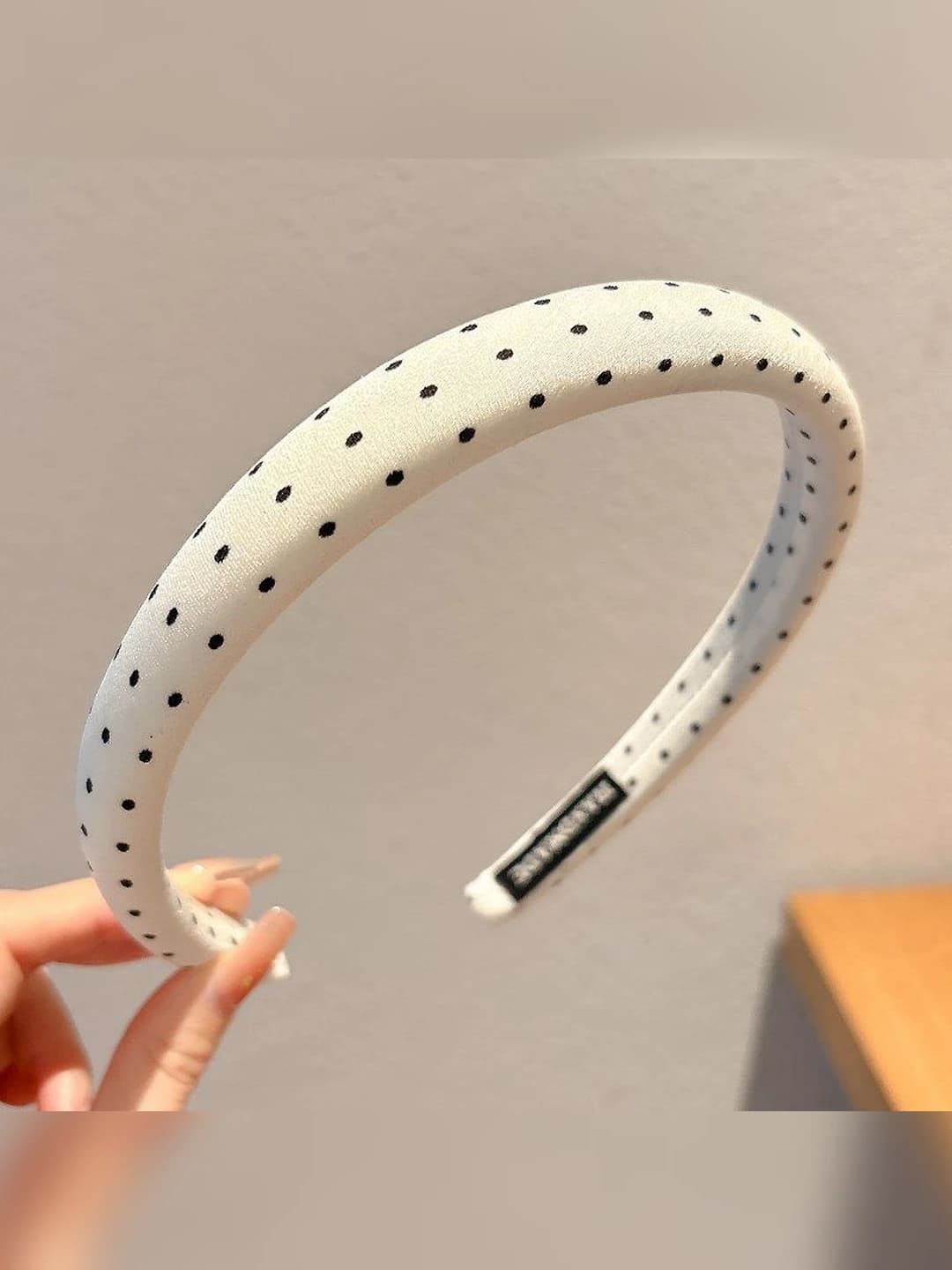 1# Off-white, polka dot, 1.5 cm