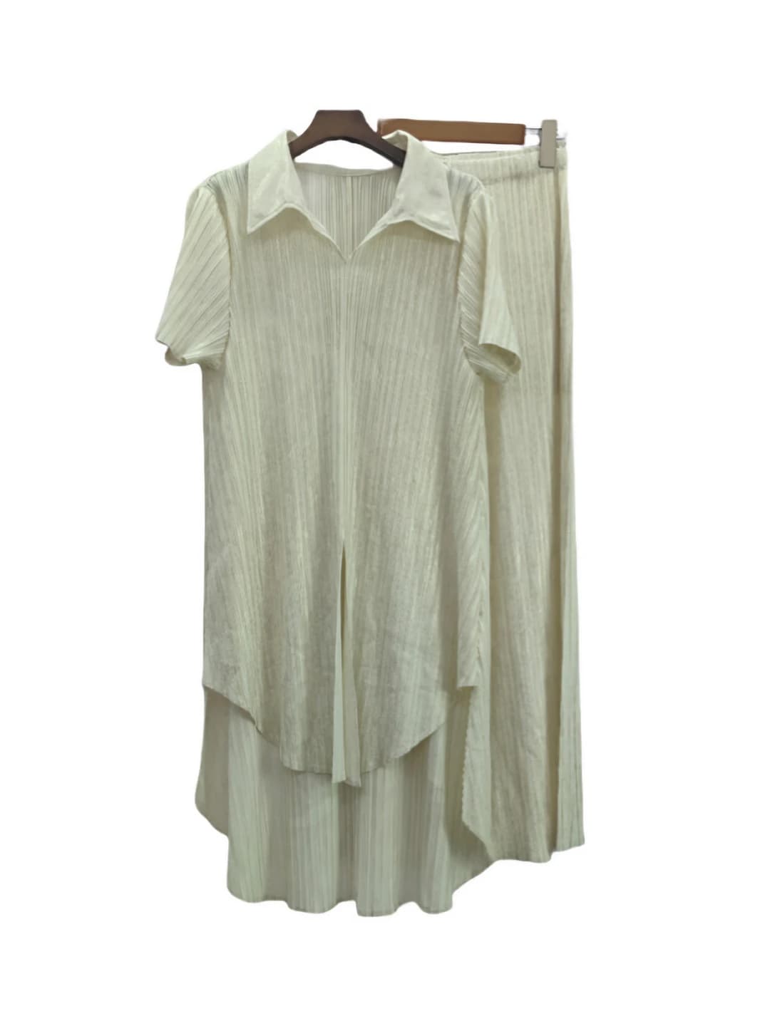 Women's plus size set: wide-leg trousers and short sleeve top in solid colour chiffon, loose fit, gold foil design