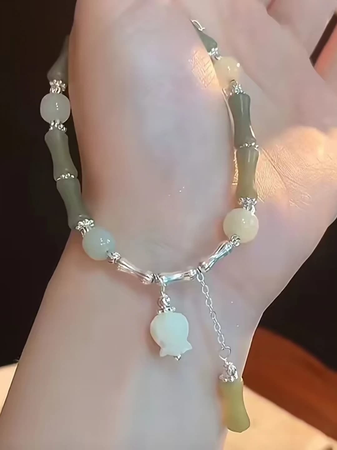 Women's glass and lucite bracelet with electroplating, floral shape, lily and orchid design elements, Chinese palace style, new model