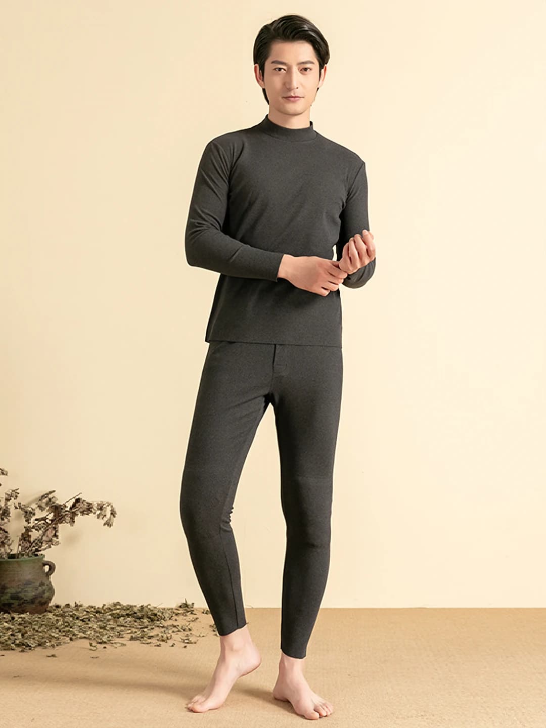 Тёмно-серый