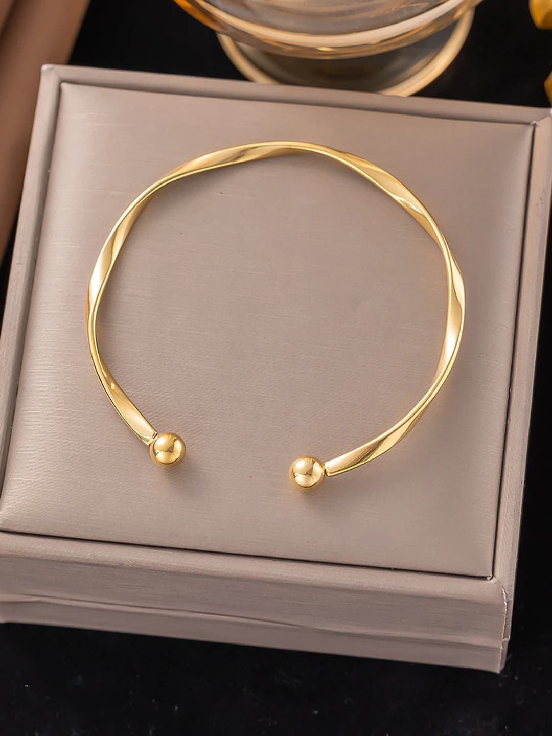 Steel twisted, gold