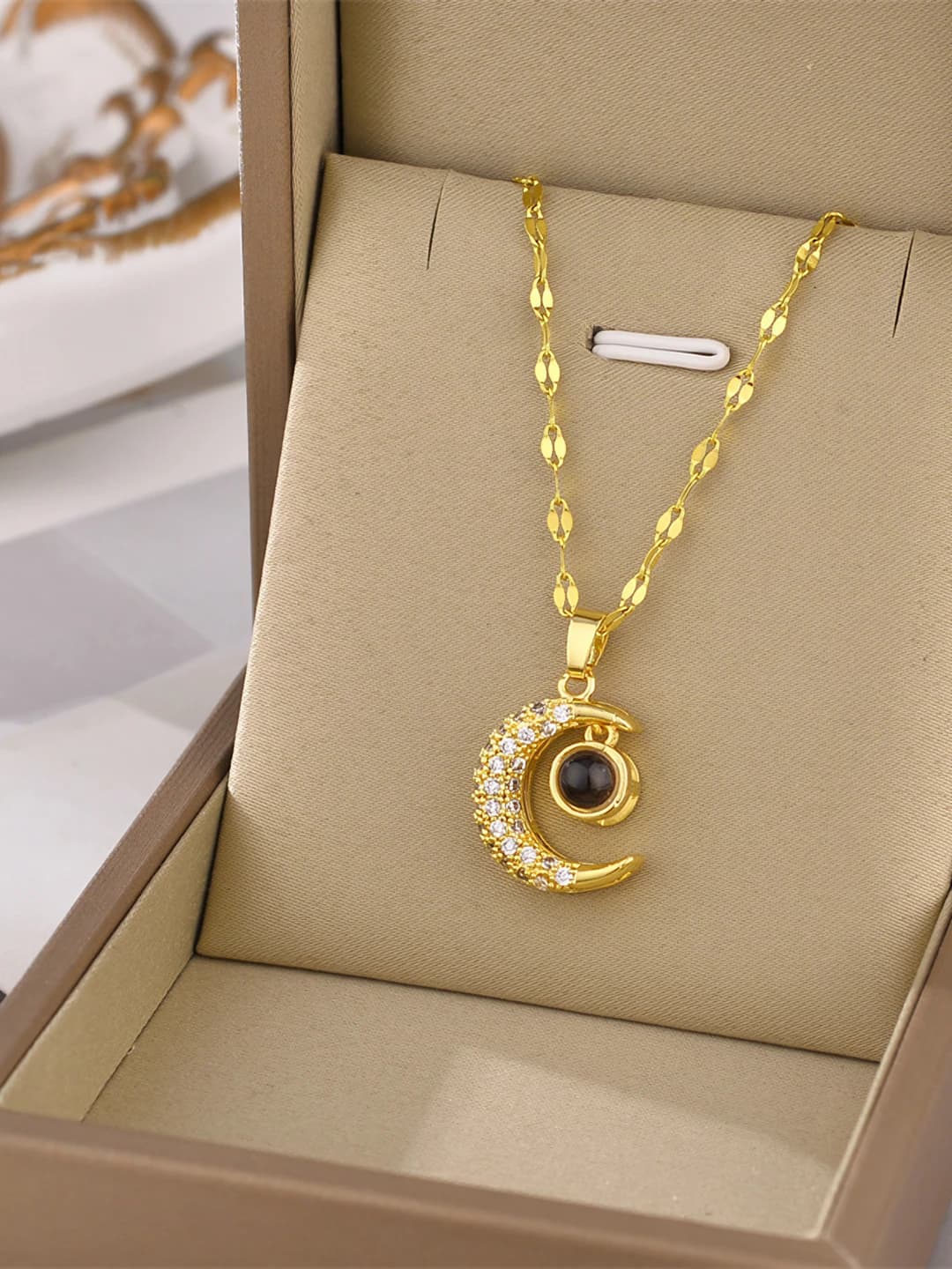 8899-Gold