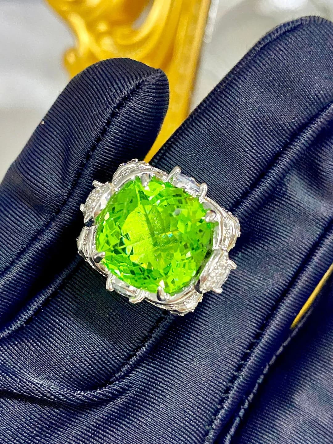 Emerald green diamond ring (adjustable)