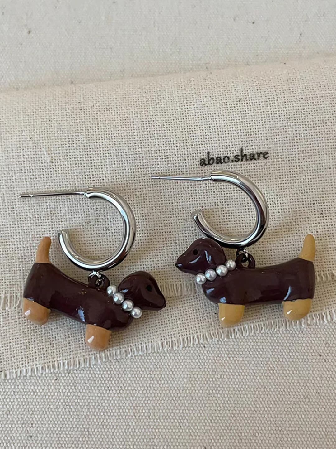 32# Dachshund pearl studs