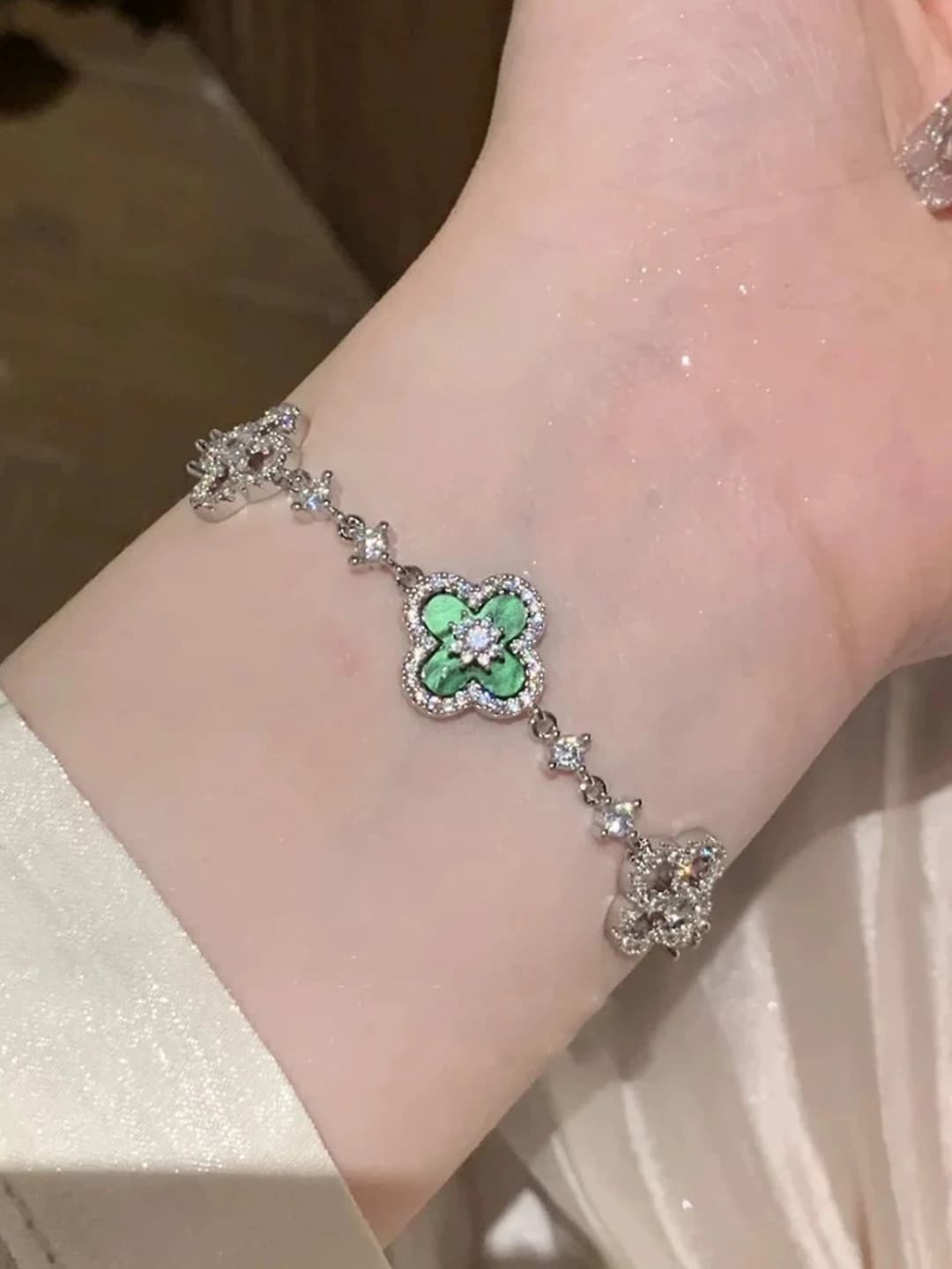 Women's bracelet with zircon and four-petal flower in simple style