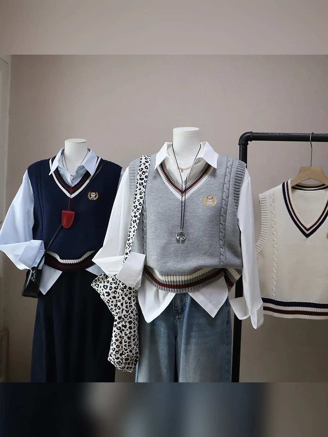 Women's 2026 early spring Korean style striped, contrast color, embroidered, V-neck, cropped polyester vest