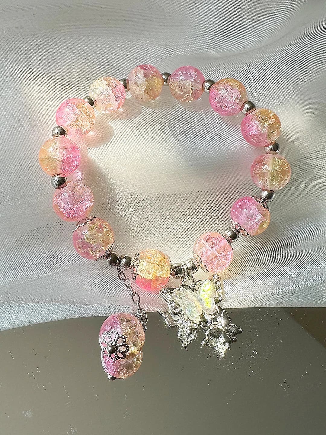 Butterfly pushti-sariq