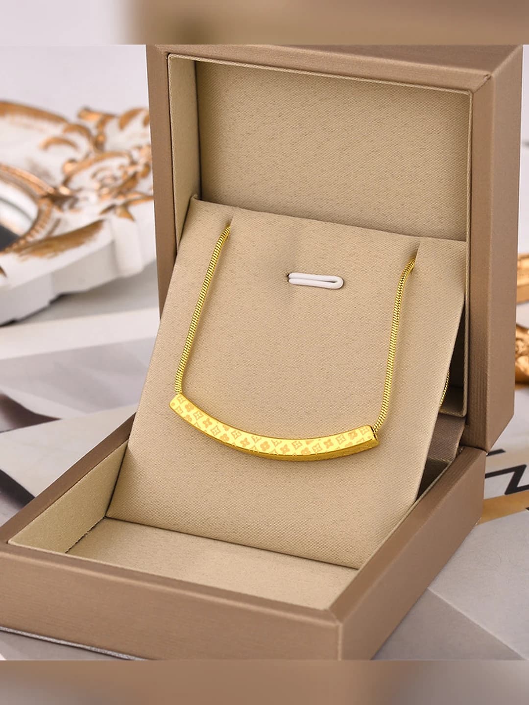 8941 Gold
