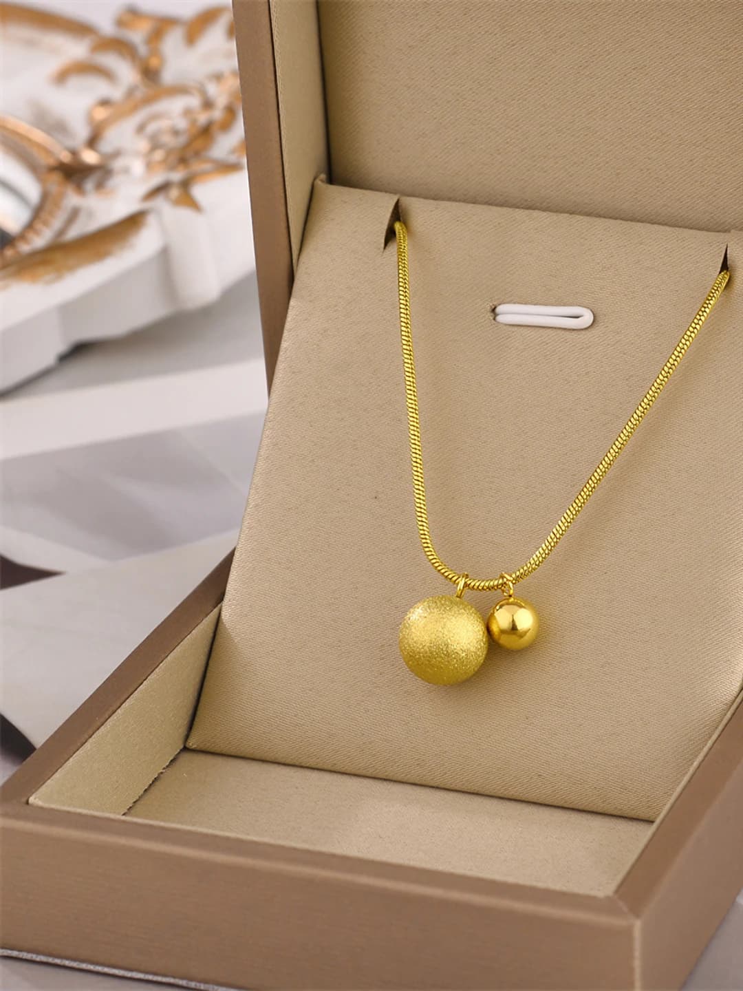 8937-Gold