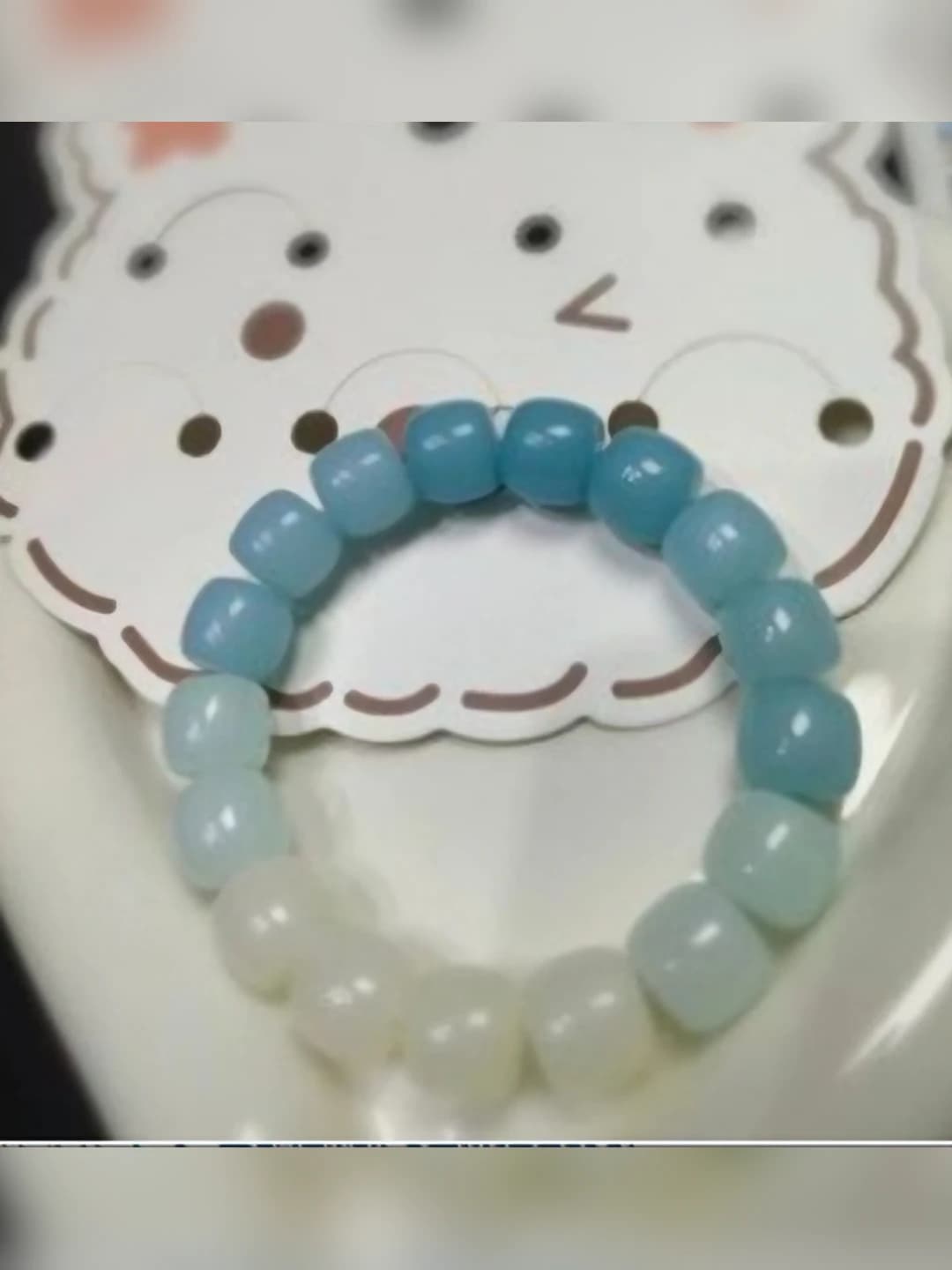 Gradient ko'k akril bilakuzuk
