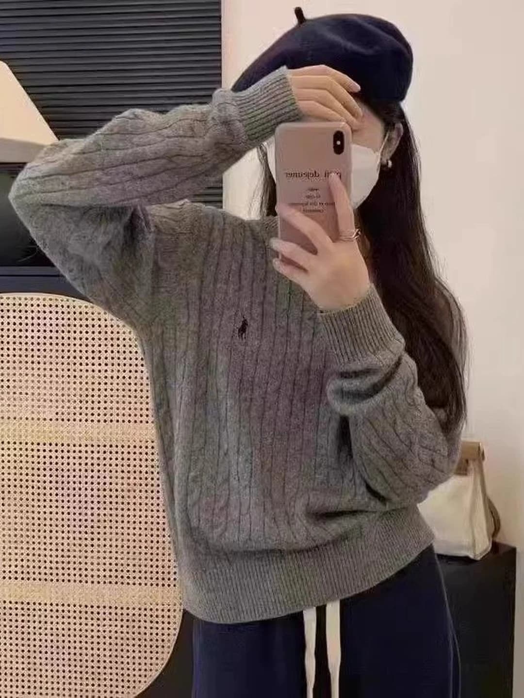 Ayollar uchun kuz-qish o'rma to'quv kashtali bo'sh (oversize) dumaloq yoqa uzun yengli trikotaj sviter