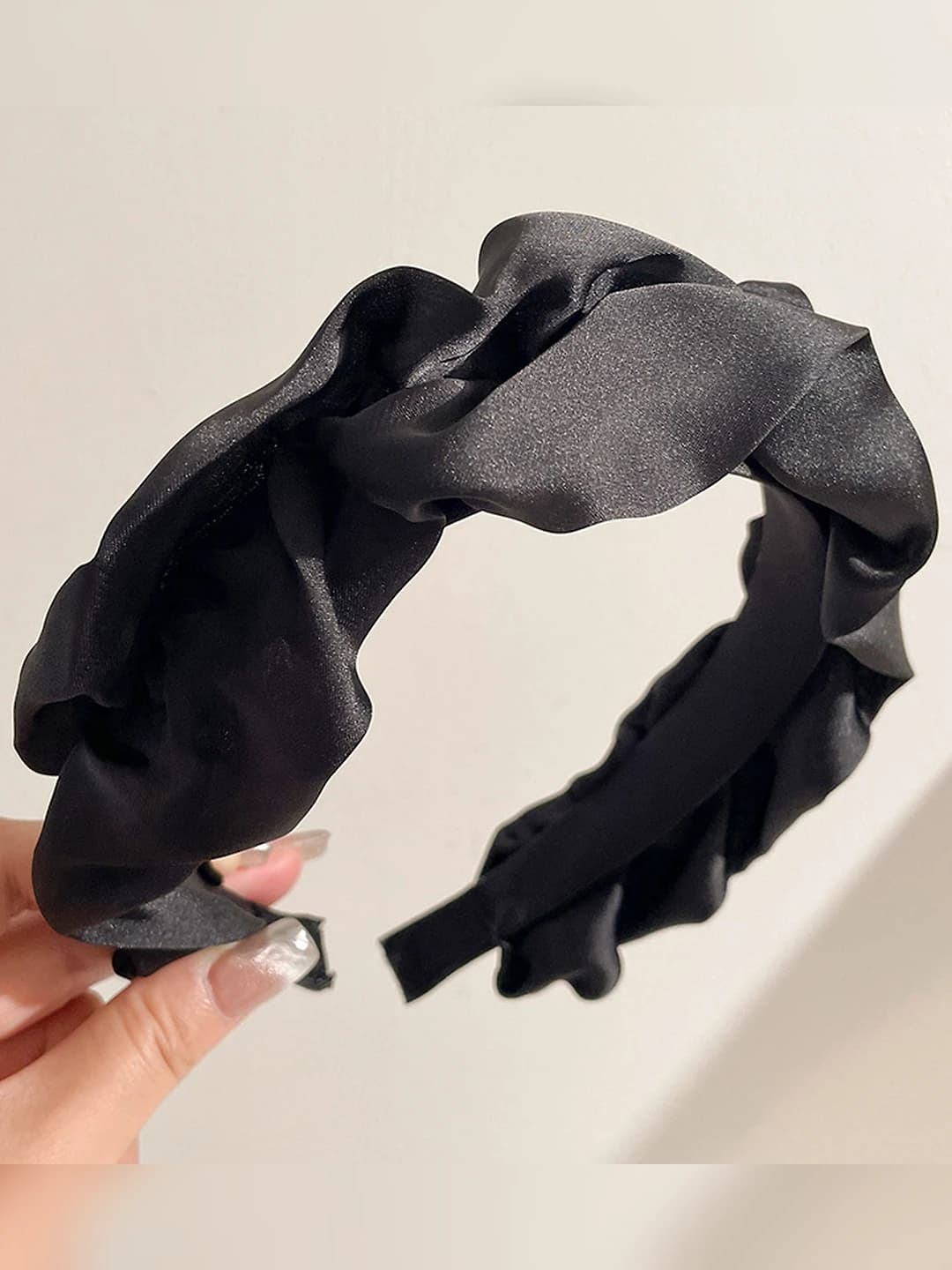 1# Black, ruffled, large