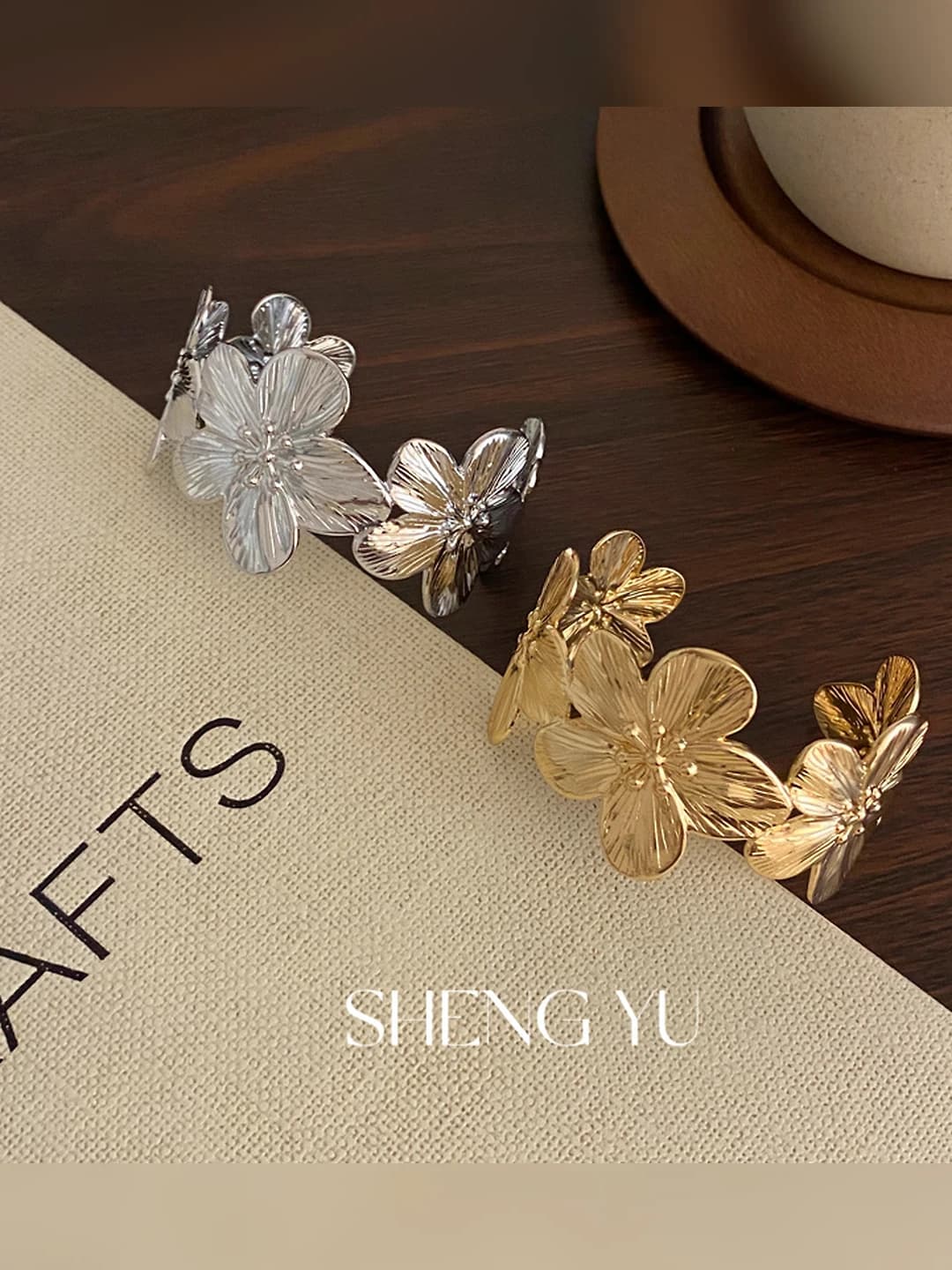 Women's open bangle with metal flowers, alloy, minimalist style