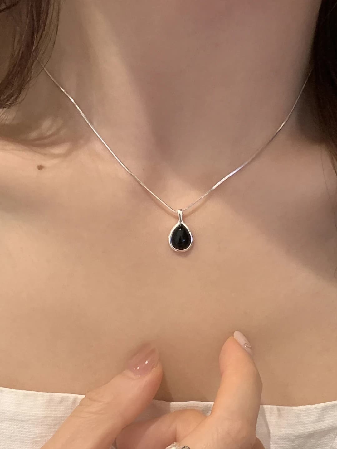 Women's minimalist black agate teardrop pendant necklace