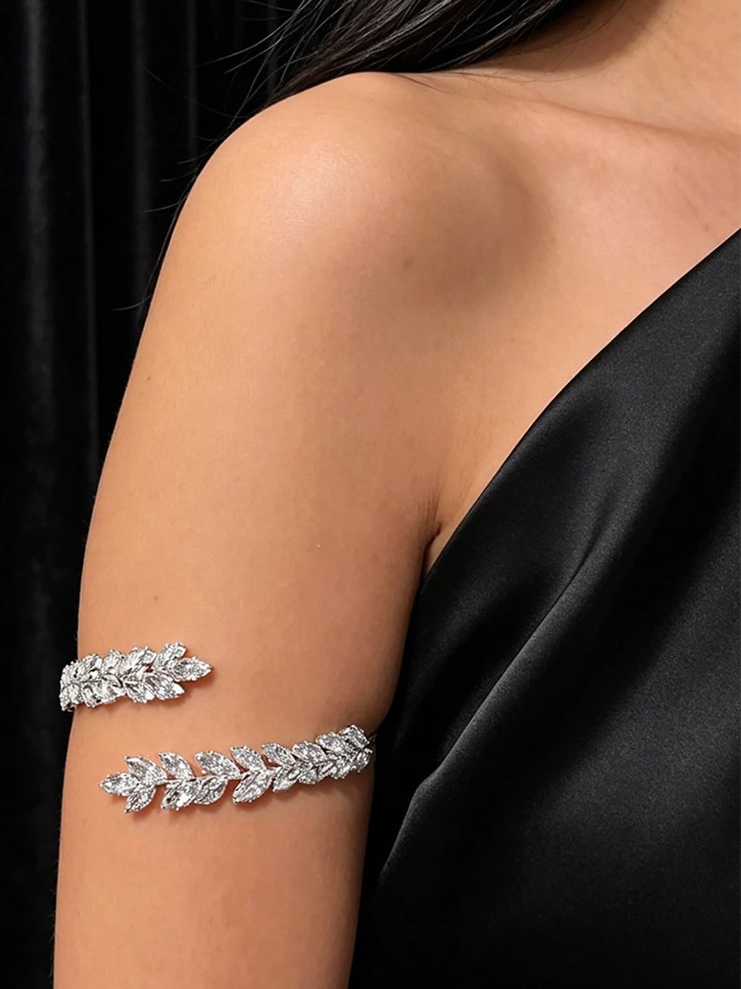Women's zircon leaf-shaped bracelet fully set with rhinestones