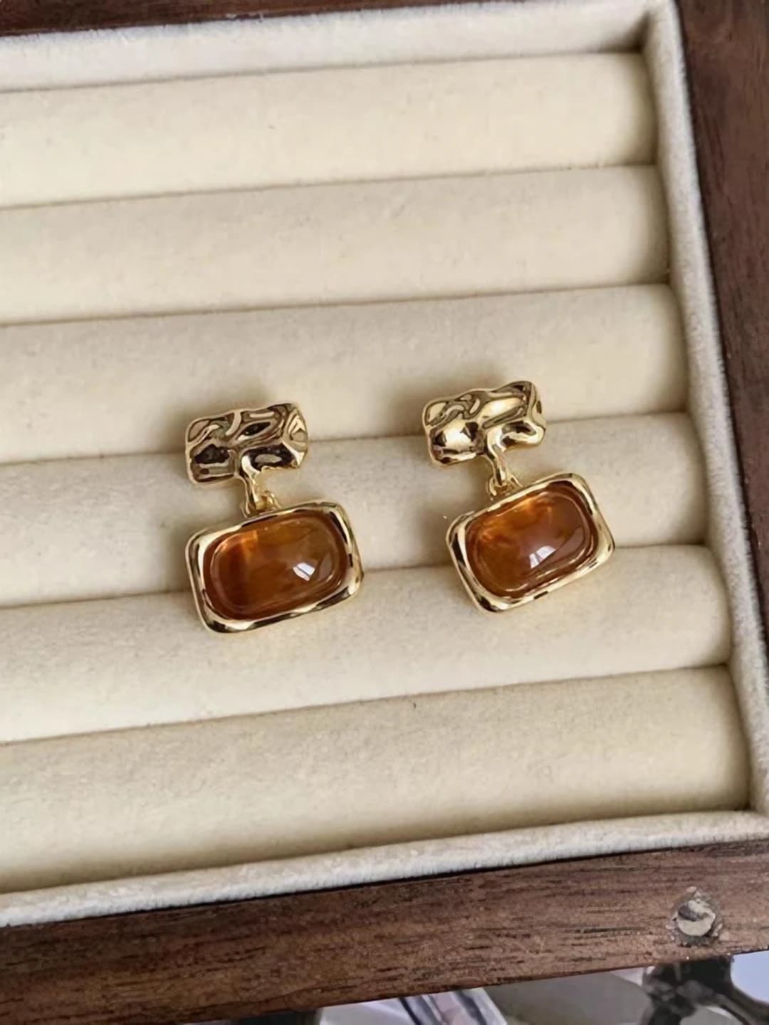 41# Square amber color studs