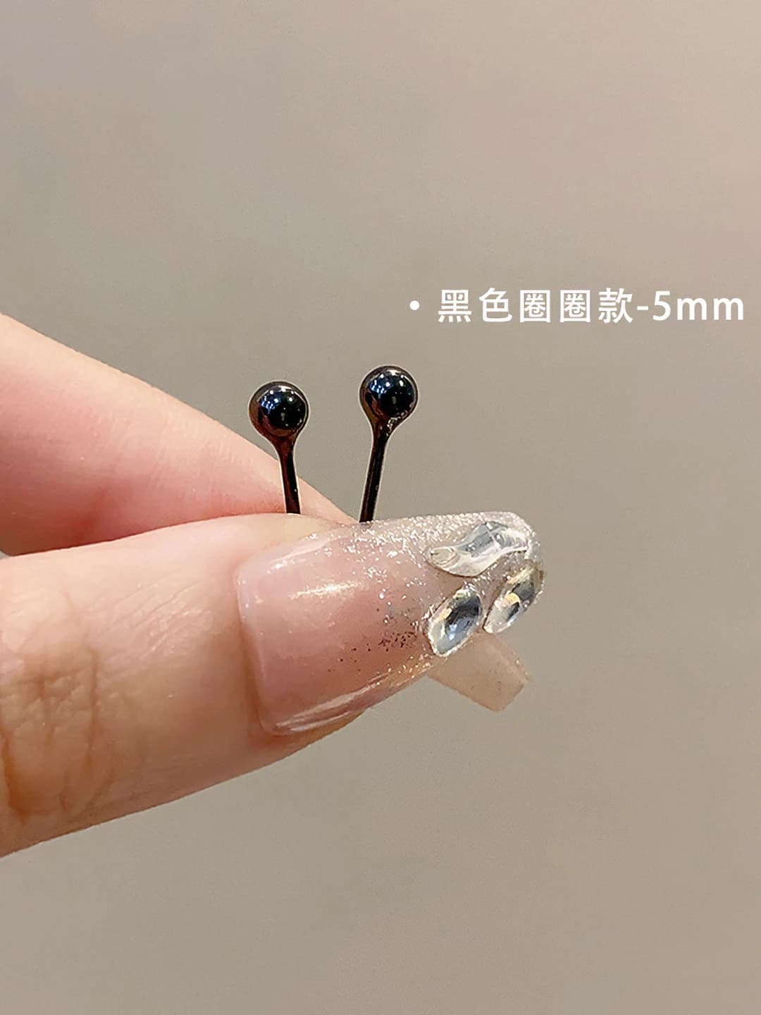 A1678 Black~Ceramic stud