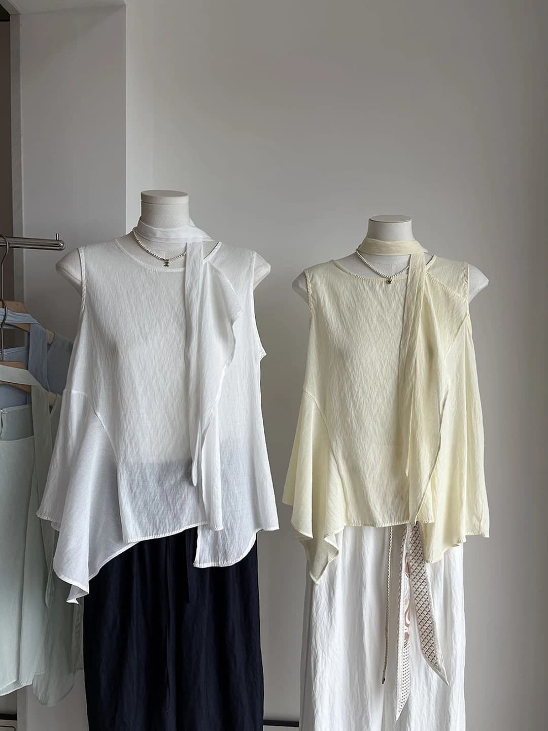 Women's summer Korean style sleeveless ruffled crew neck mid-length solid colour blouse