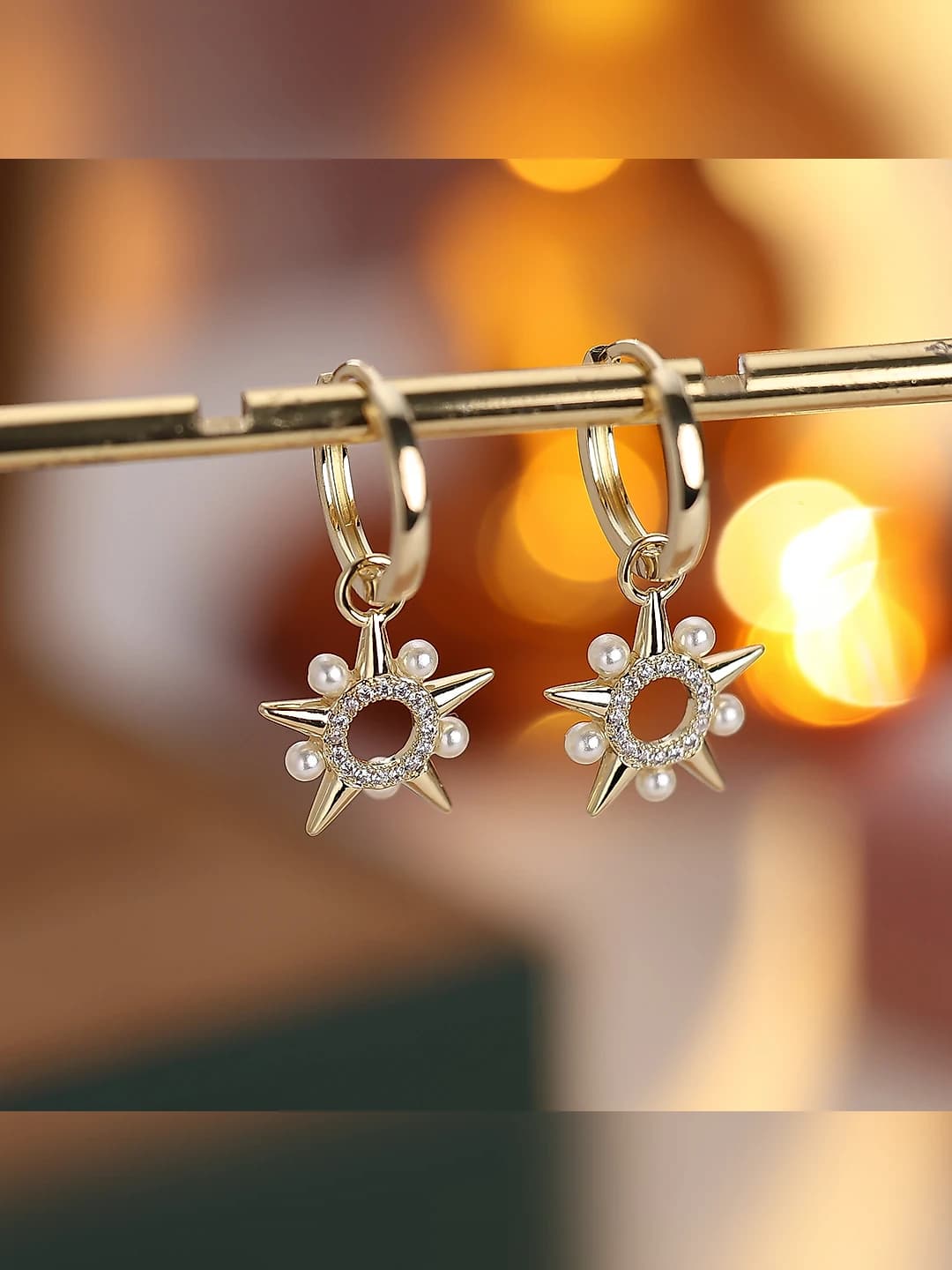 Women's stud earrings with faux pearl and zircon in an eight-pointed star shape