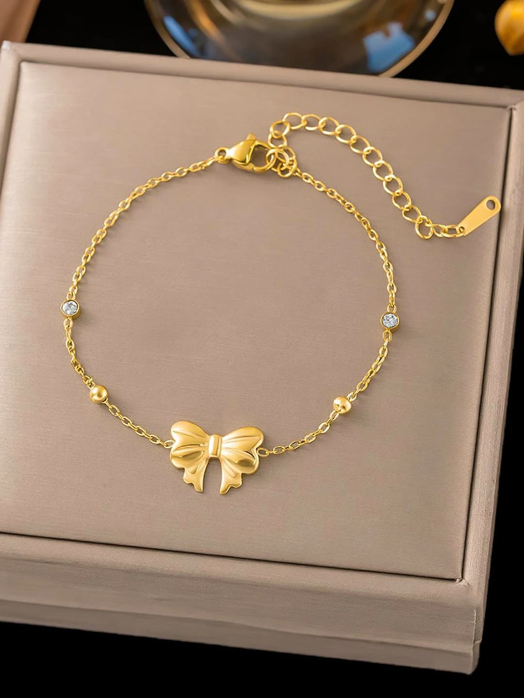 SLE2058 Bow, gold