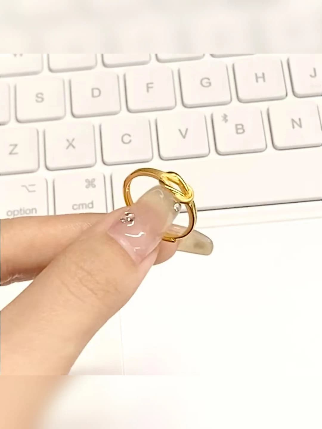 Knotted gold ring