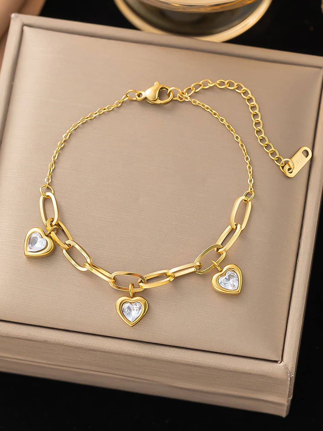 White diamond heart chain, gold