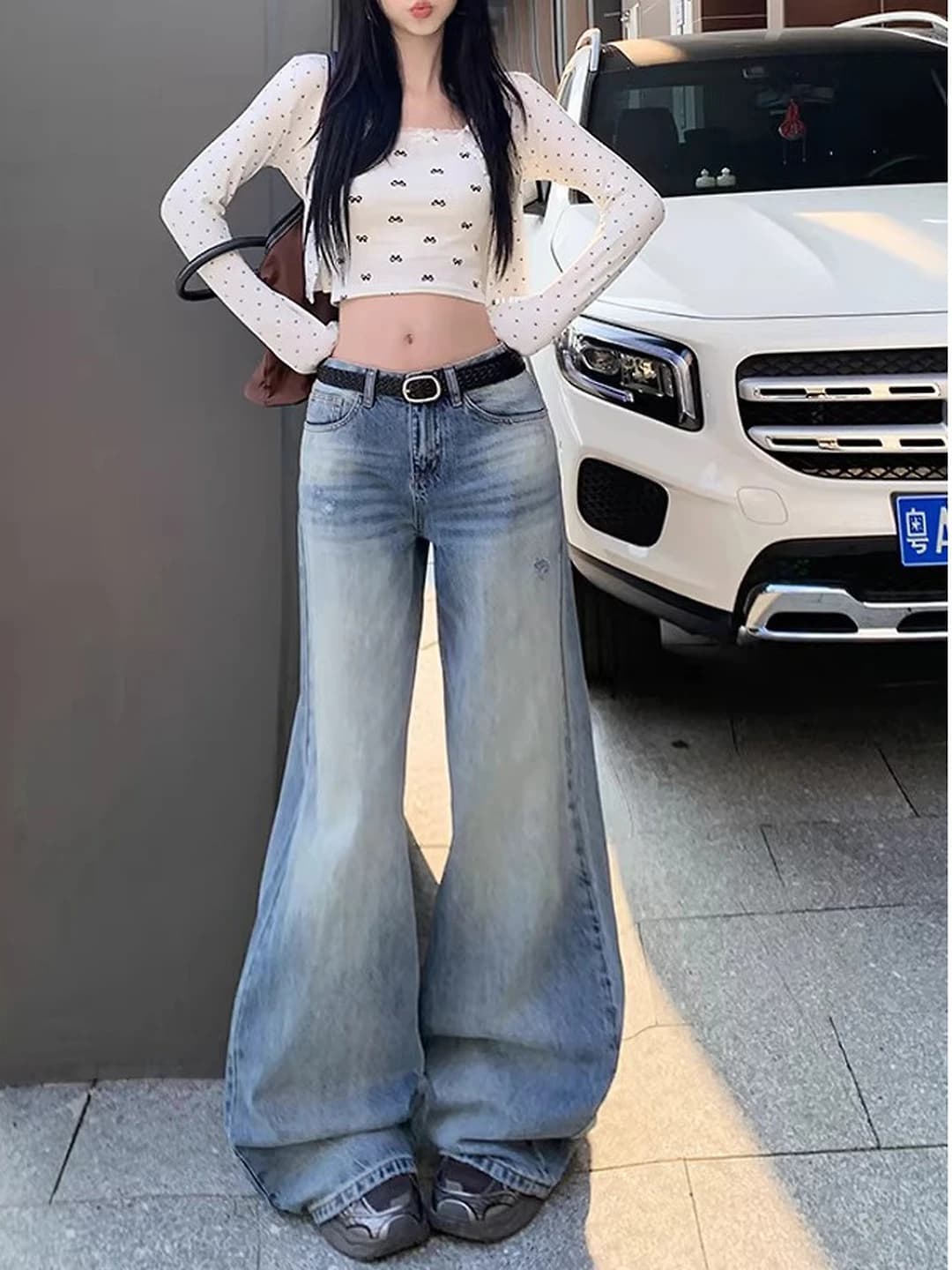Women's retro high waist distressed straight cut loose fit wide and flared jeans, casual, slimming, non-iron