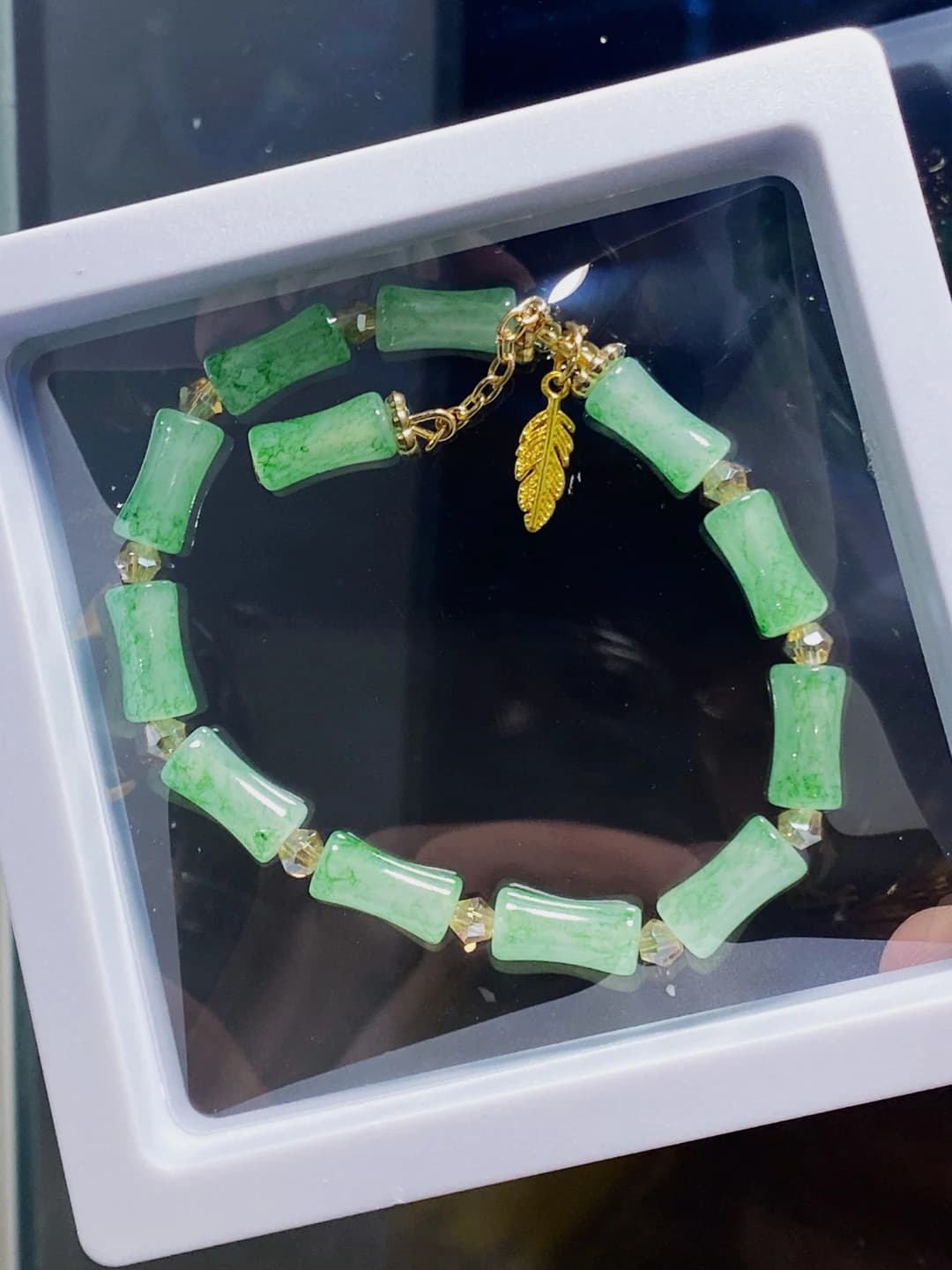Green bamboo leaf bracelet (box)