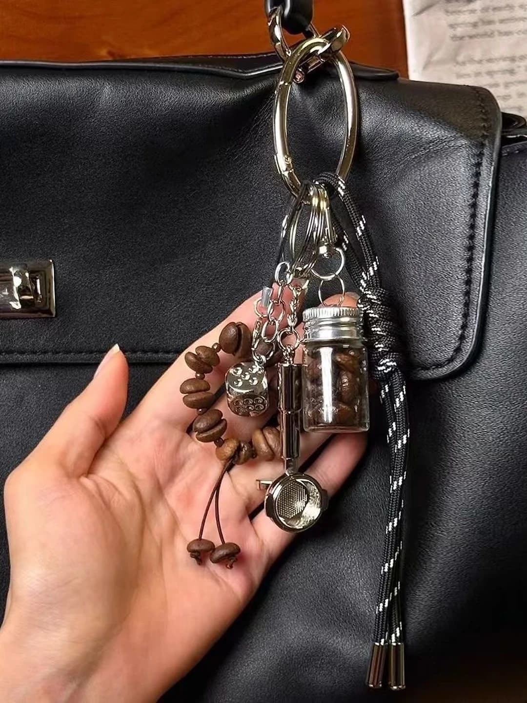 Acrylic keychain with Kitty and Snoopy pattern
