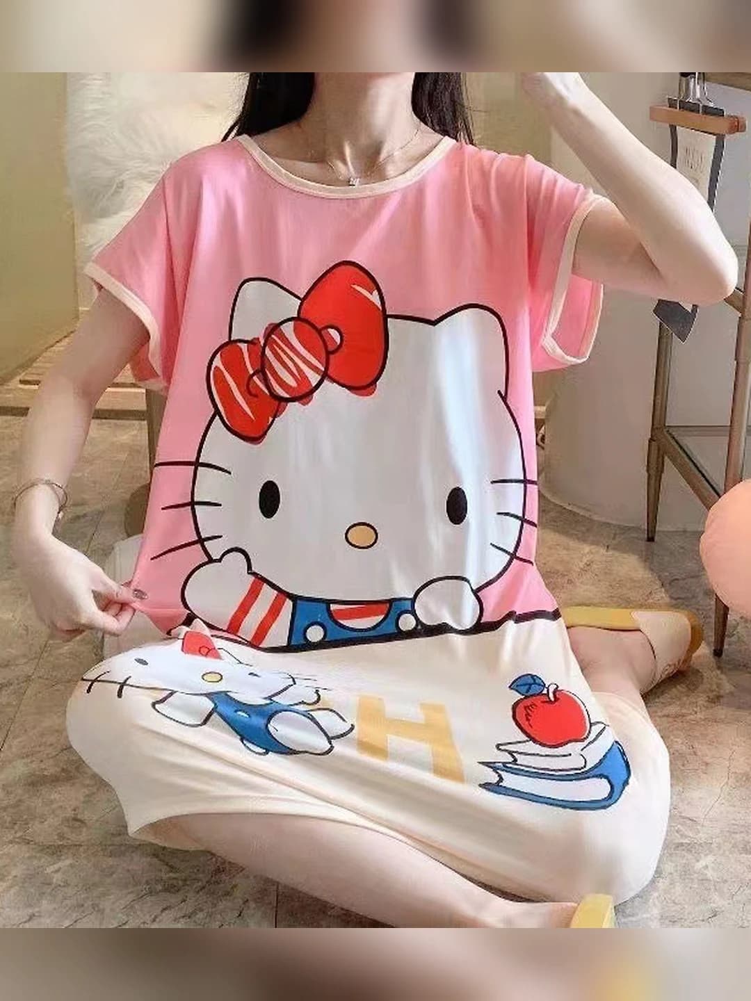 Кошка с бантом