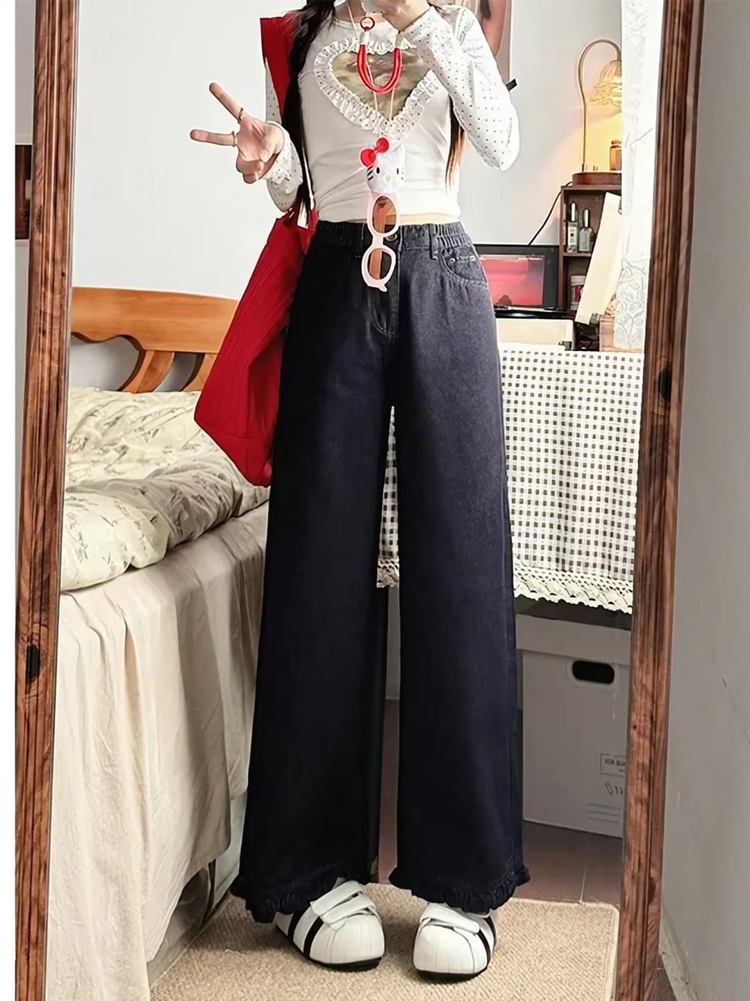 Ayollar uchun baland belli, bo'sh (oversize) to'g'ri kesim keng va klesh jinsi shimlar, nozik ko'rsatadigan, katta o'lcham, dazmol talab qilmaydi