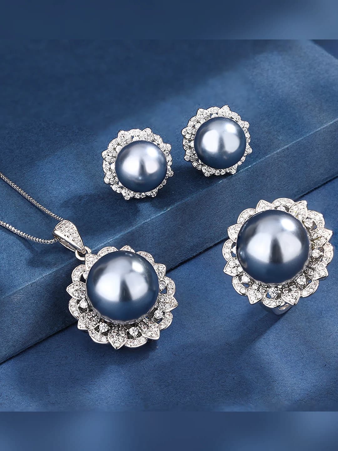 Ayollar uchun koreys uslubidagi metall to'plam (komplekt): qora rangli sun'iy perl, g'isht rangli oltin qoplamali asos, 16-12mm