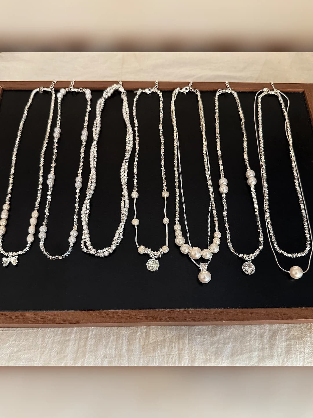 Women's retro chain with Swarovski pearls and acrylic, geometric shape
