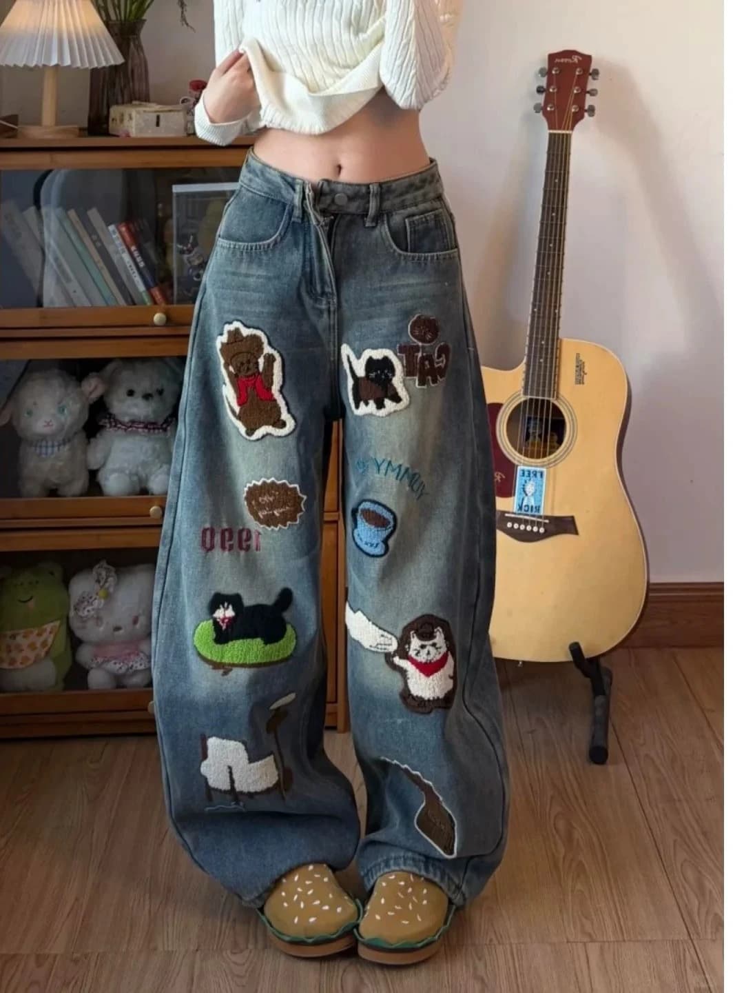 Ayollar uchun keng va klesh jinsi shimlar, kashtali, baland bel, bo'sh (oversize) kesim, bahor-kuz uchun, issiq astarli emas, elastik