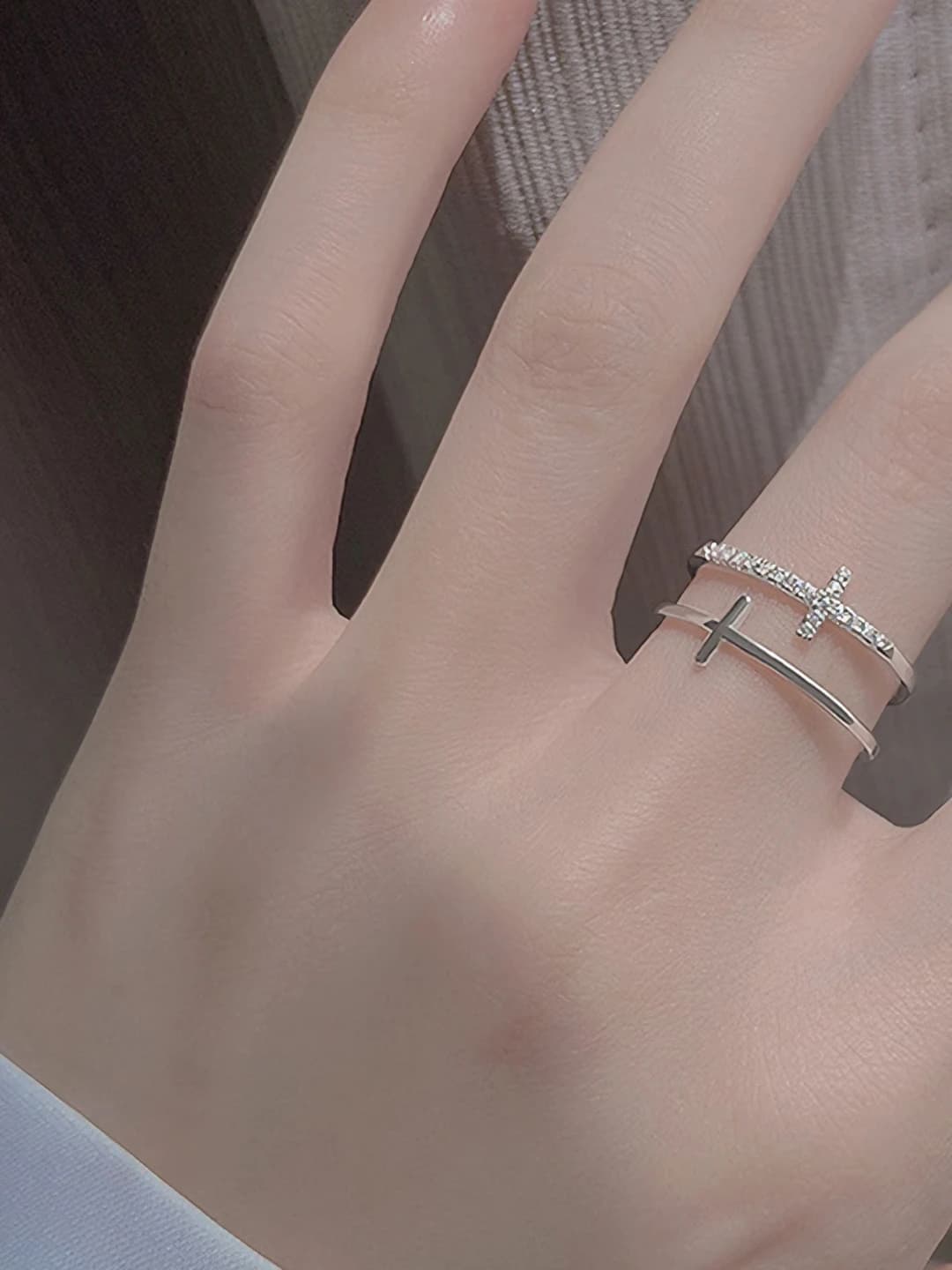 A035 White gold cross ring